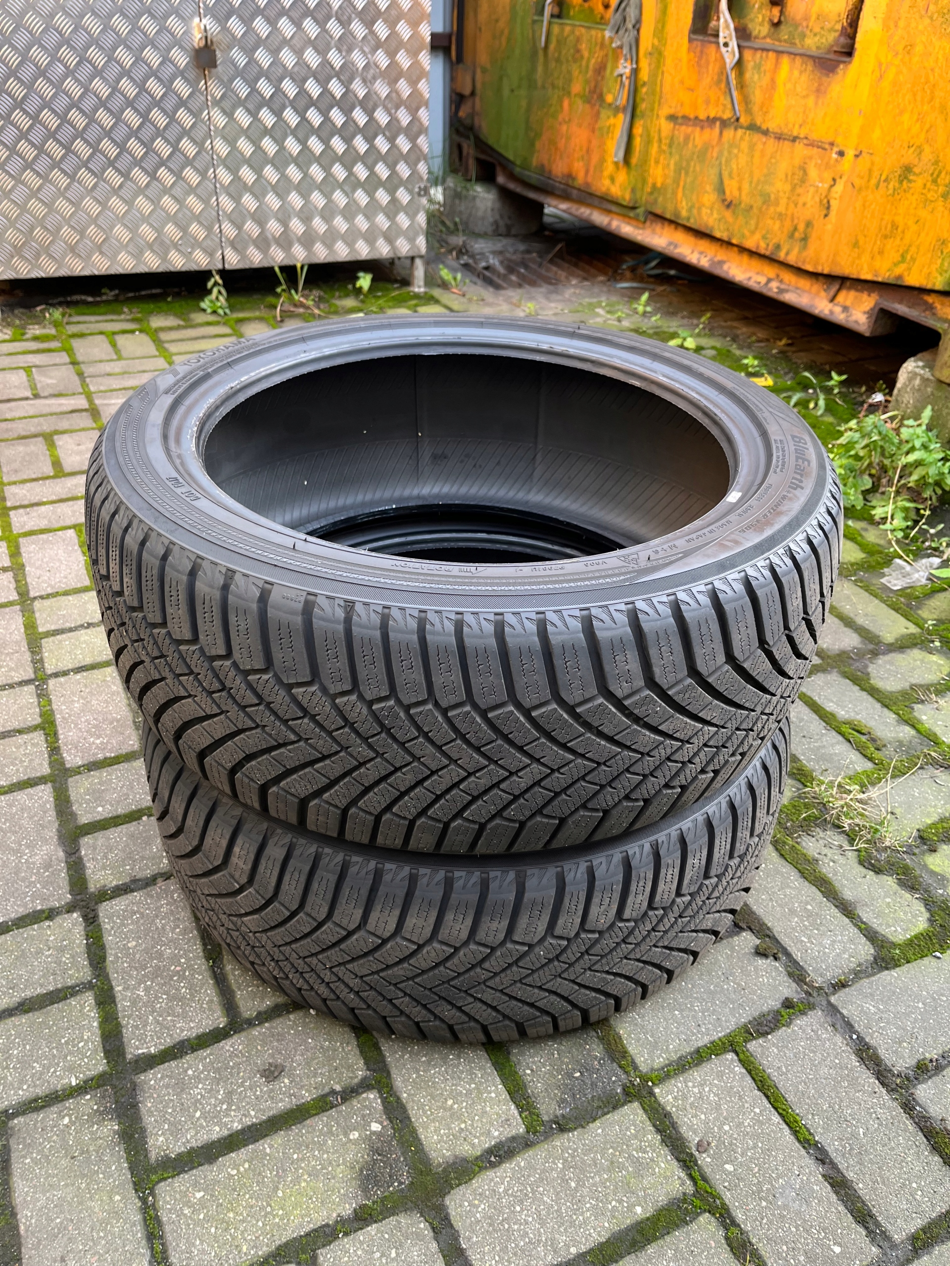 OPONA ZIMOWA YOKOHAMA BLUEARTH 906V 225/45/18 - 2 SZTUKI