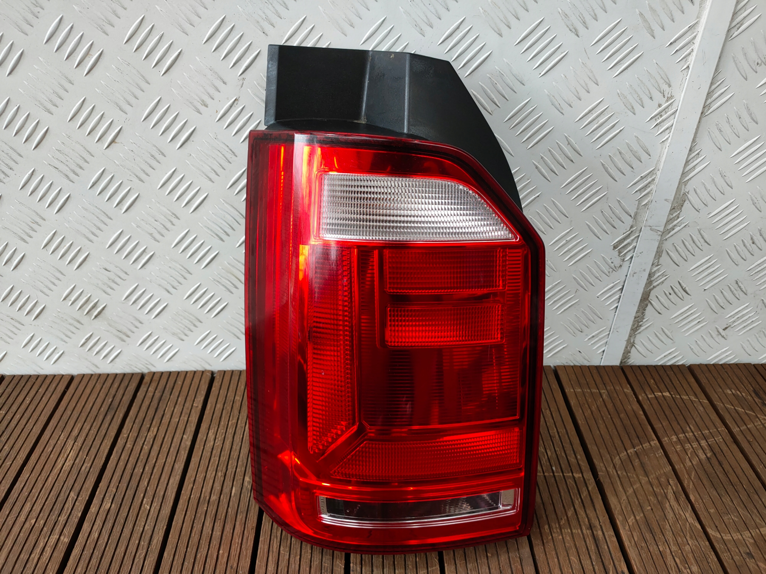 VW T6 MULTIVAN 15-19 light rear left below KLAPE 7E0945095AD EUROPA OE