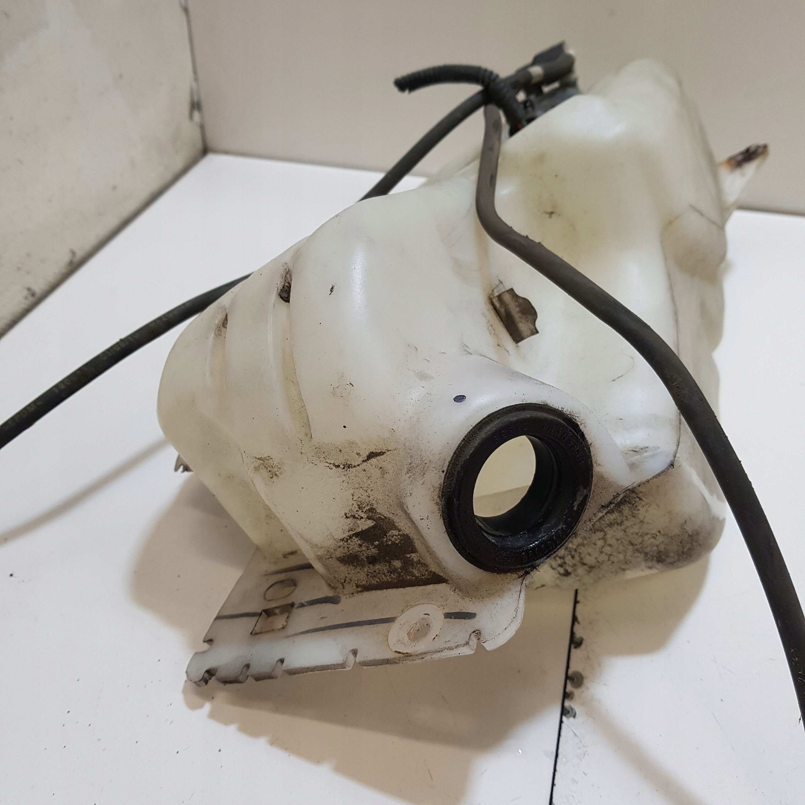 washer fluid tank NISSAN QASHQAI