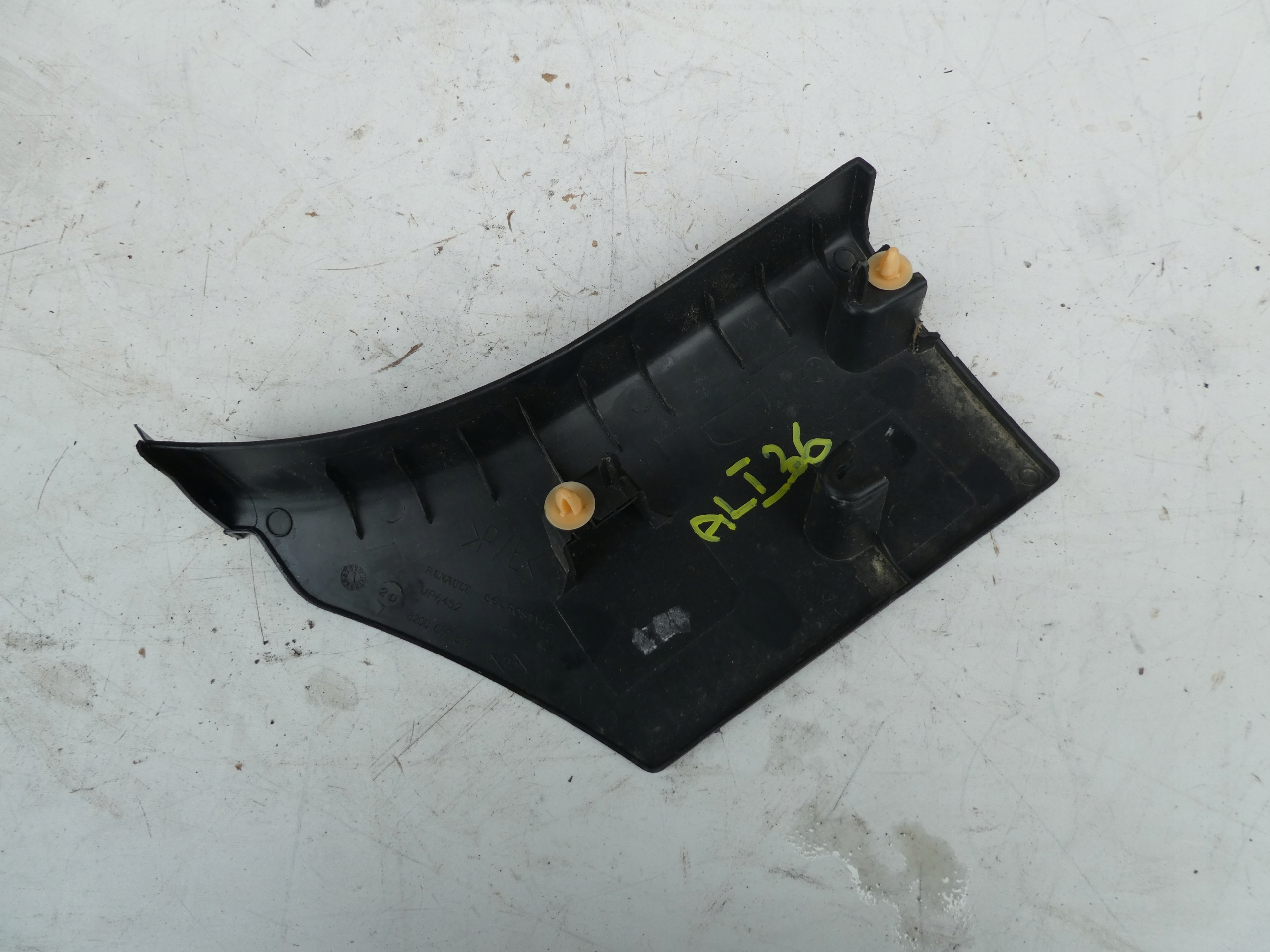 RENAULT MASTER III kryt lišta PRAHU 8200689899