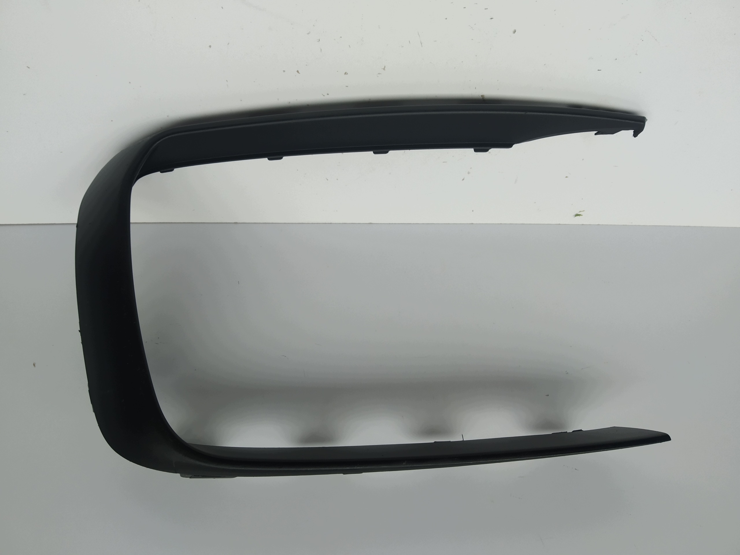 2021r + Porsche Macan lift GTS moulding grid right frame w bumper front