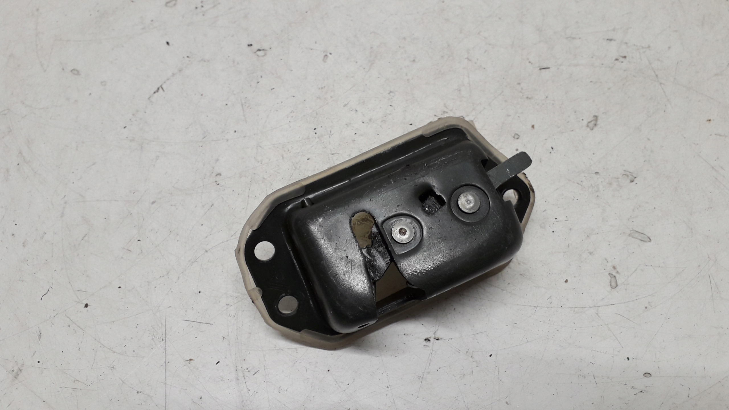 SUZUKI ALTO 5 V 98- ZAMEK KLAPY TYŁ