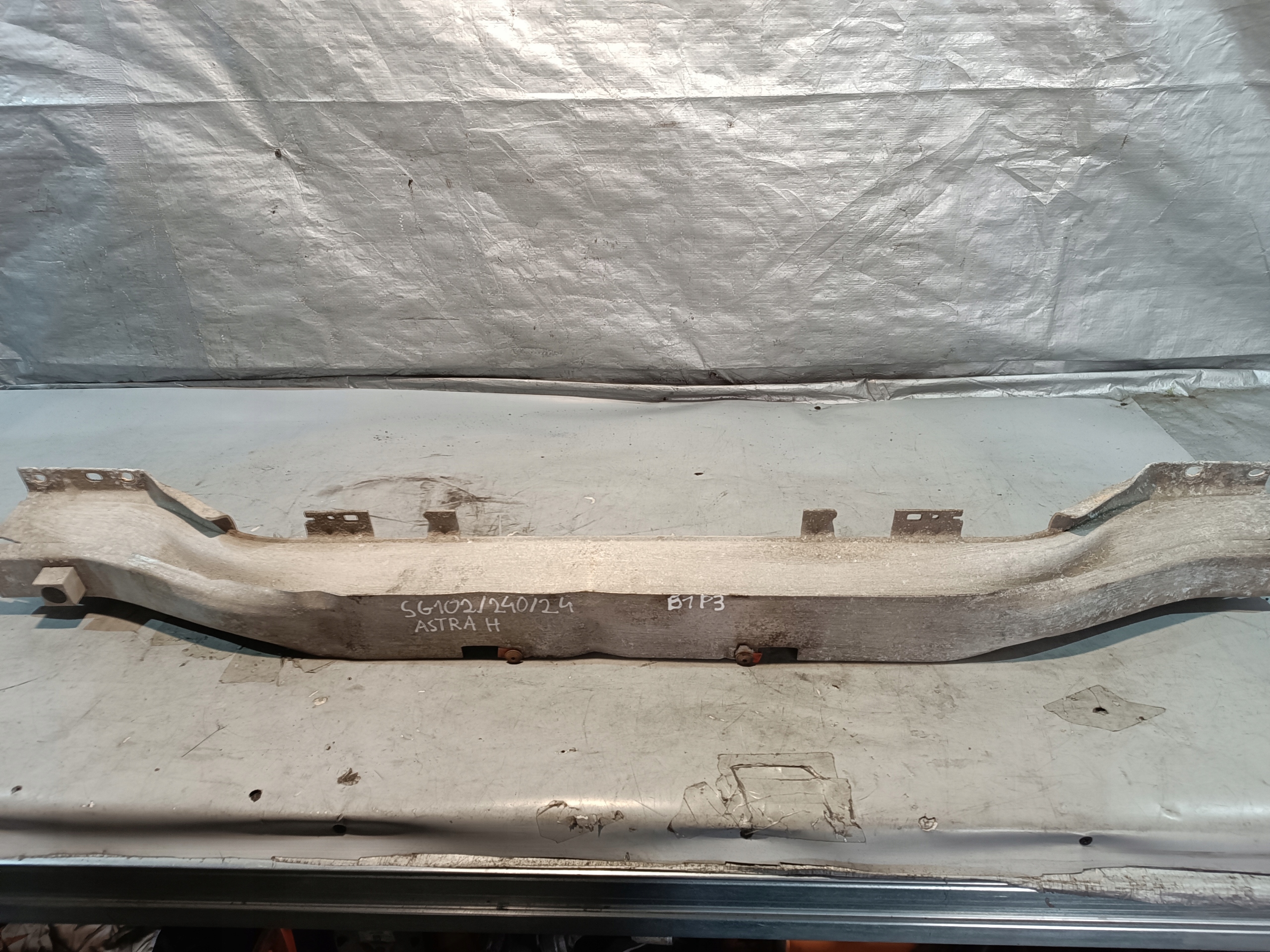 bumper support of the rear Opel Astra H