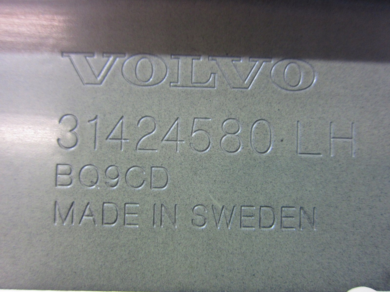 VOLVO XC60 II XC 60 Gauche Support Aile Console Support plaque 723 31424580
