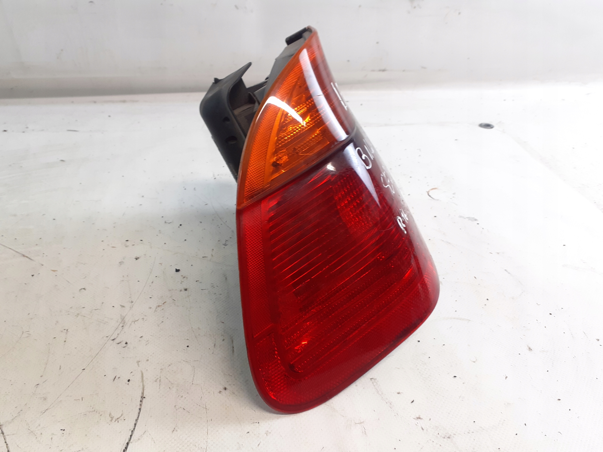 BMW E46 sedan OE 8334921 light rear part left