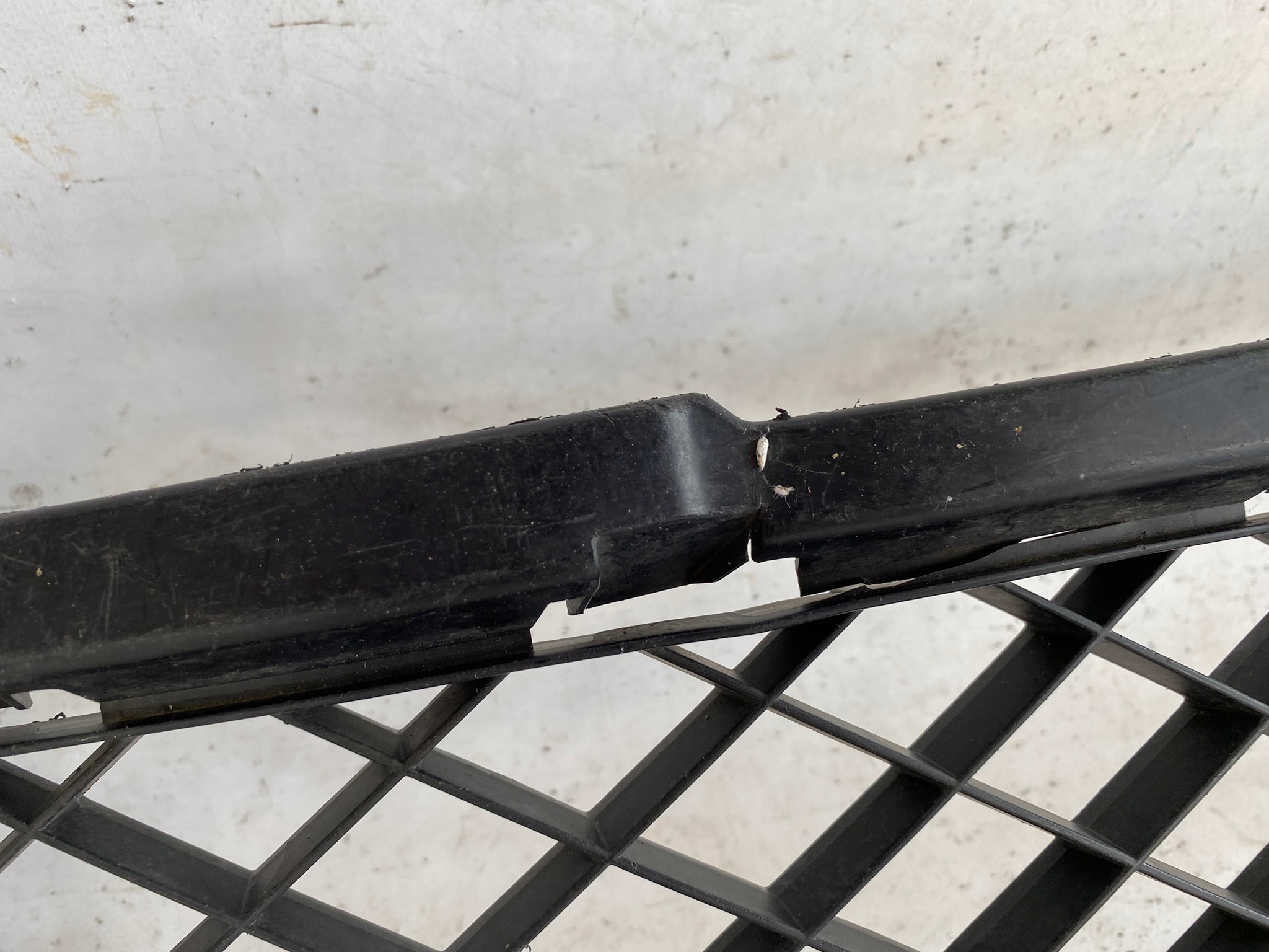 RENAULT LAGUNA III GT 07- grid central bumper front