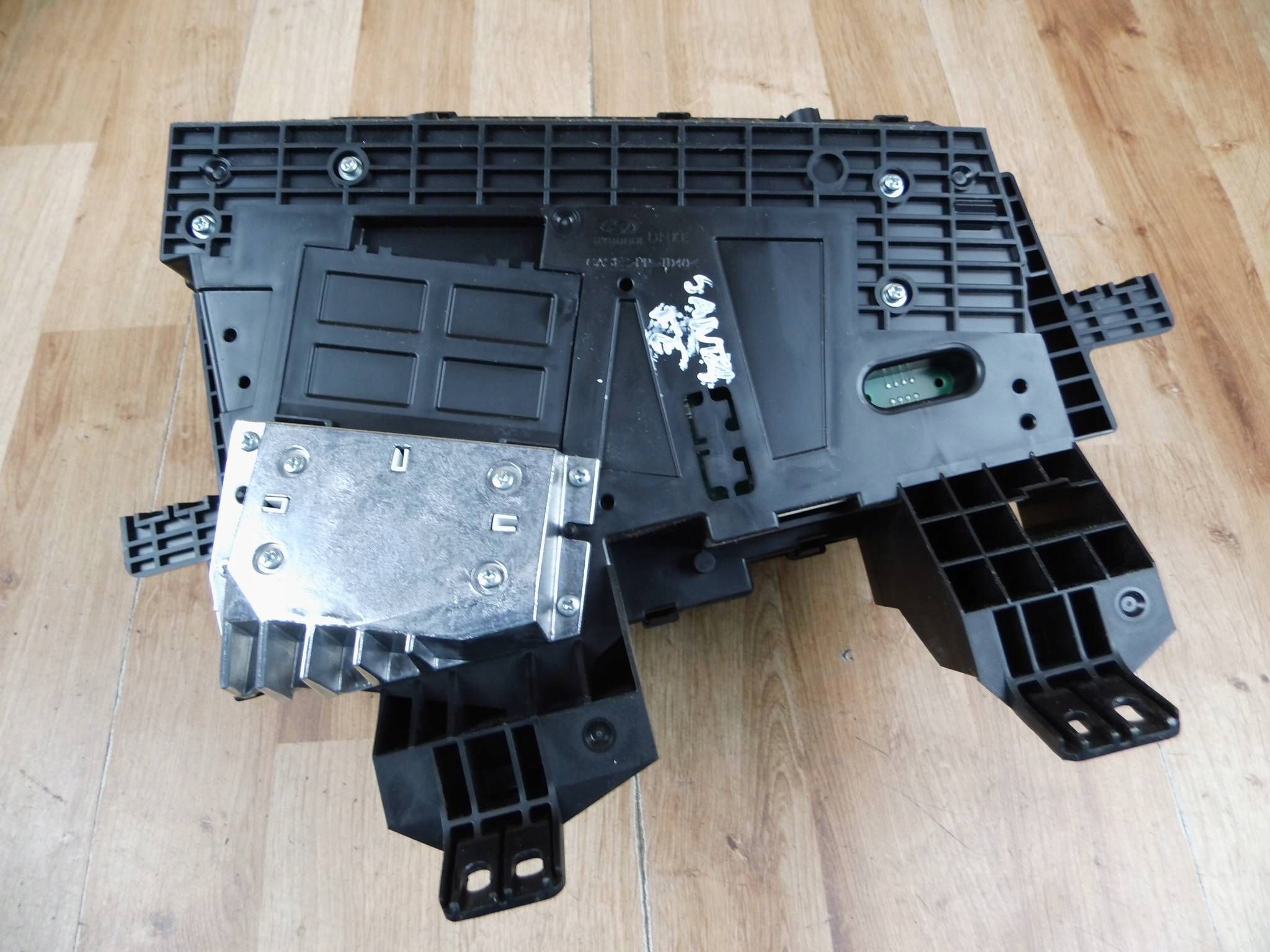 Hyundai Santa Fe IV display rzutnik HEAD UP