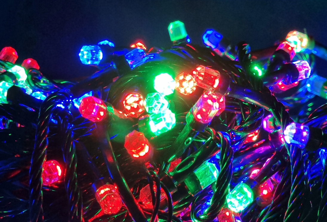 V8 HEXA CHRISTMAS TREE LAMPS - новый тип светодиодов RGB 300 Питание от сети