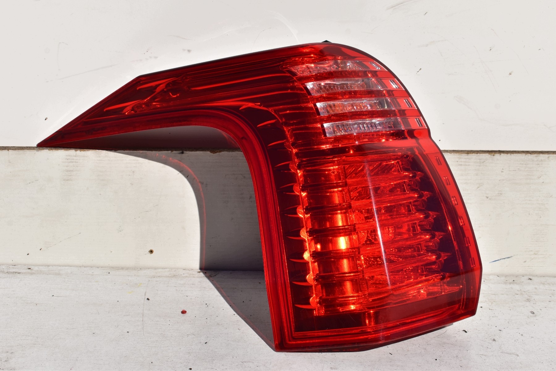 light left rear part PEUGEOT 5008 and 2009-2013 9672666580 EU