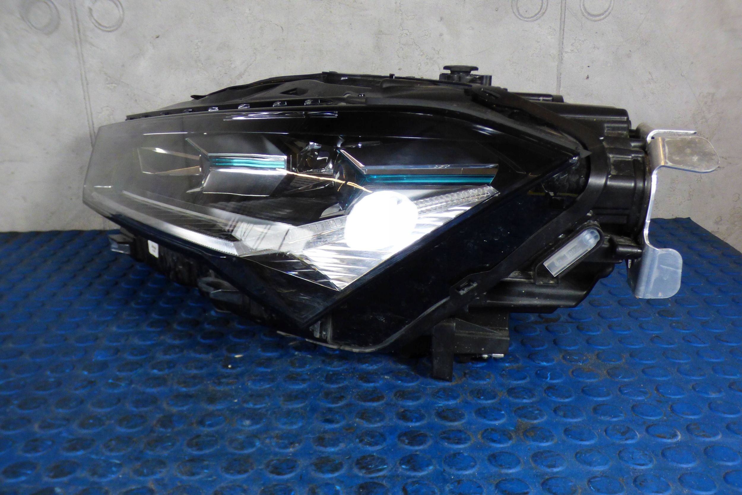 Reflektor light left front 3P1941015B module 922941571AH Skoda Superb IV