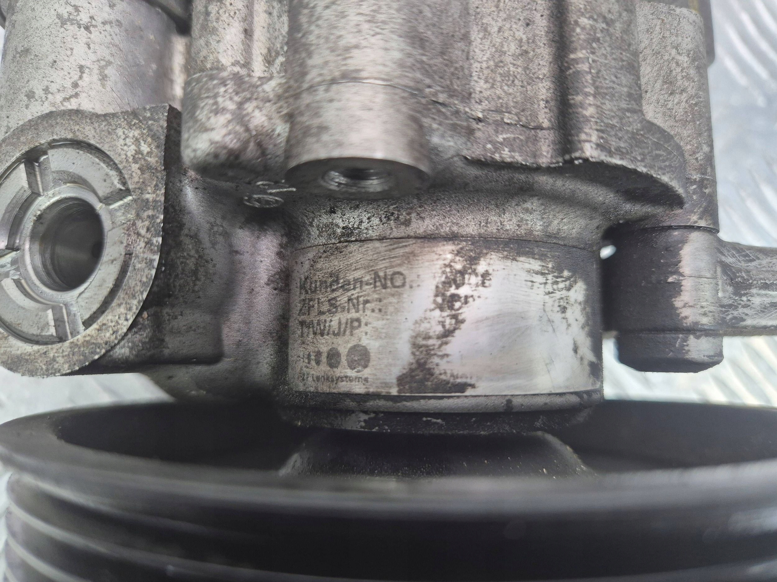 Mercedes E250 CGI W212 servo pump A0064667501