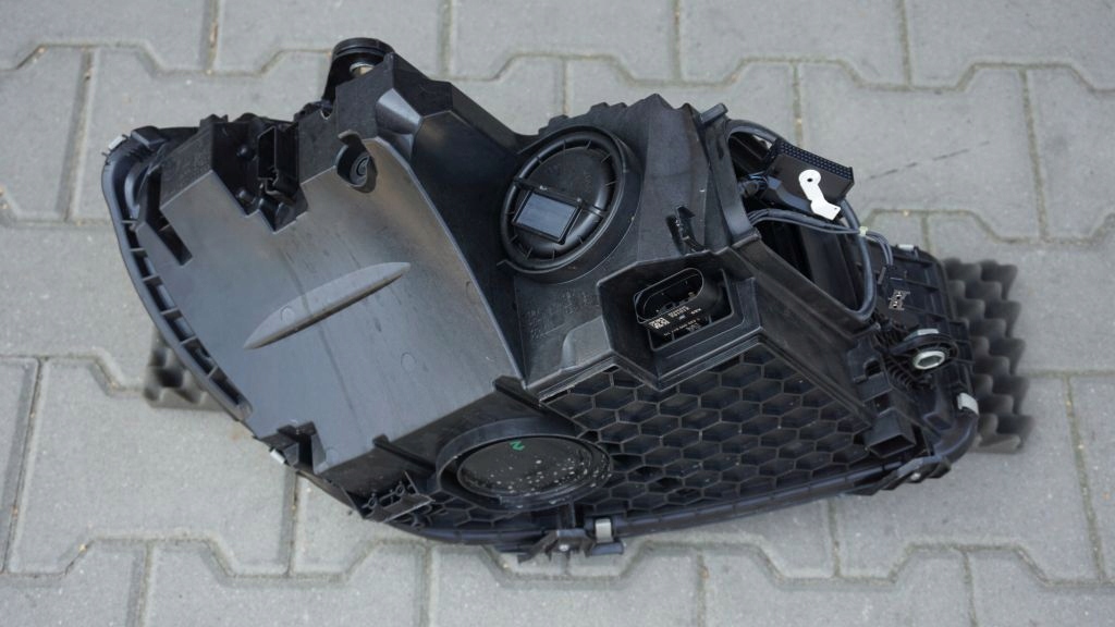 MERCEDES C W 206 - left front light LED front