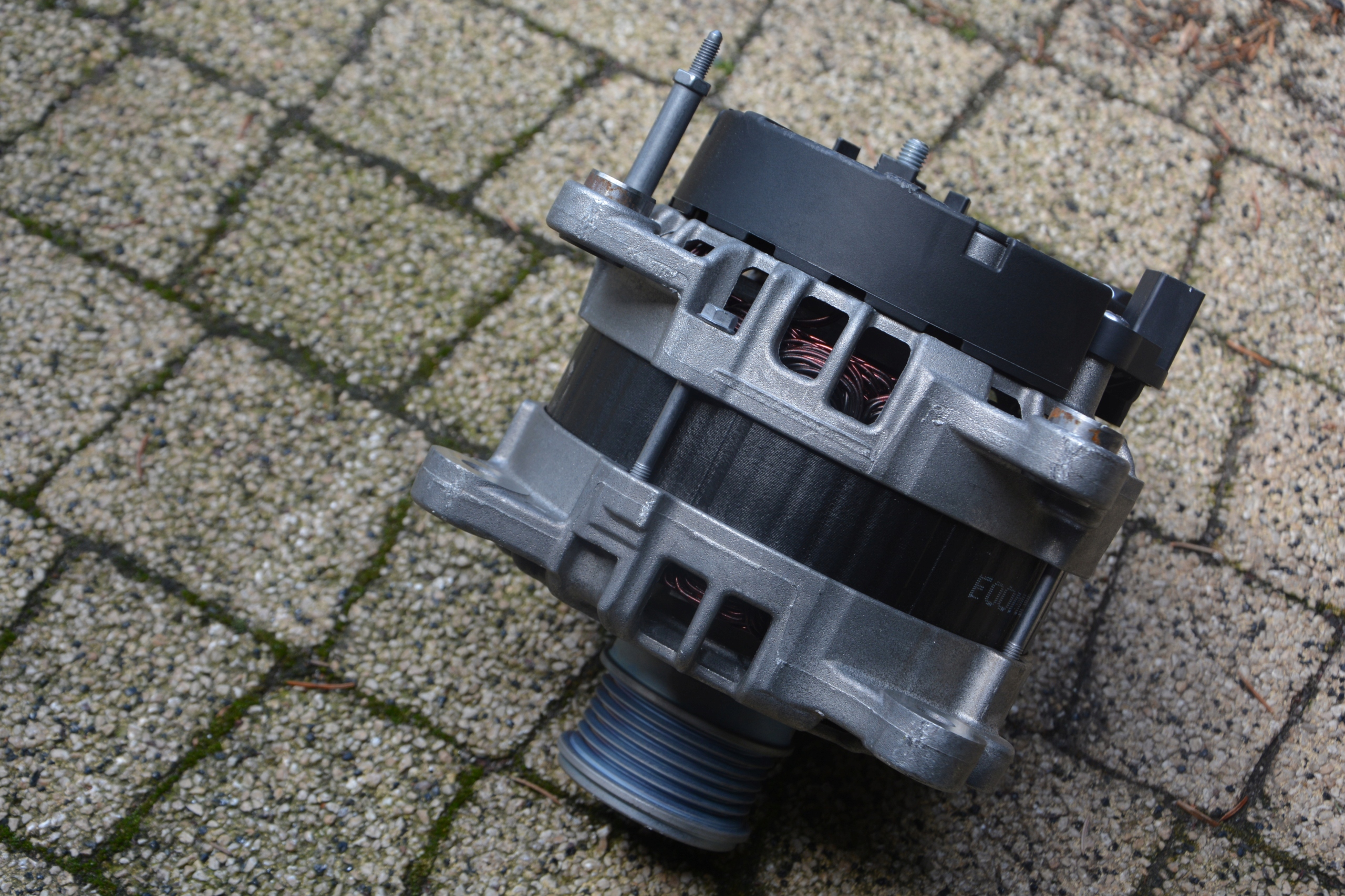 ALTERNATOR 14V 180A VW AUDI 04L903021J Numer katalogowy oryginału 04L903021J