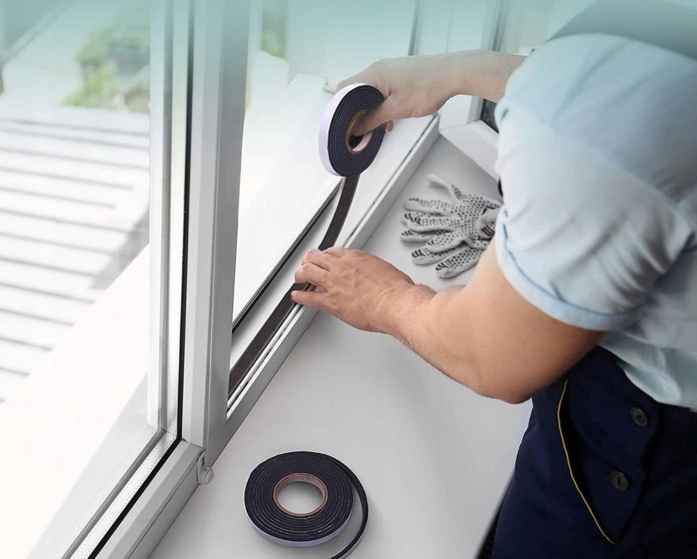 USZCZELKA OKNA DRZWI SAMOPRZYLEPNA PIANKA GĄBKA 2M Kod producenta F003