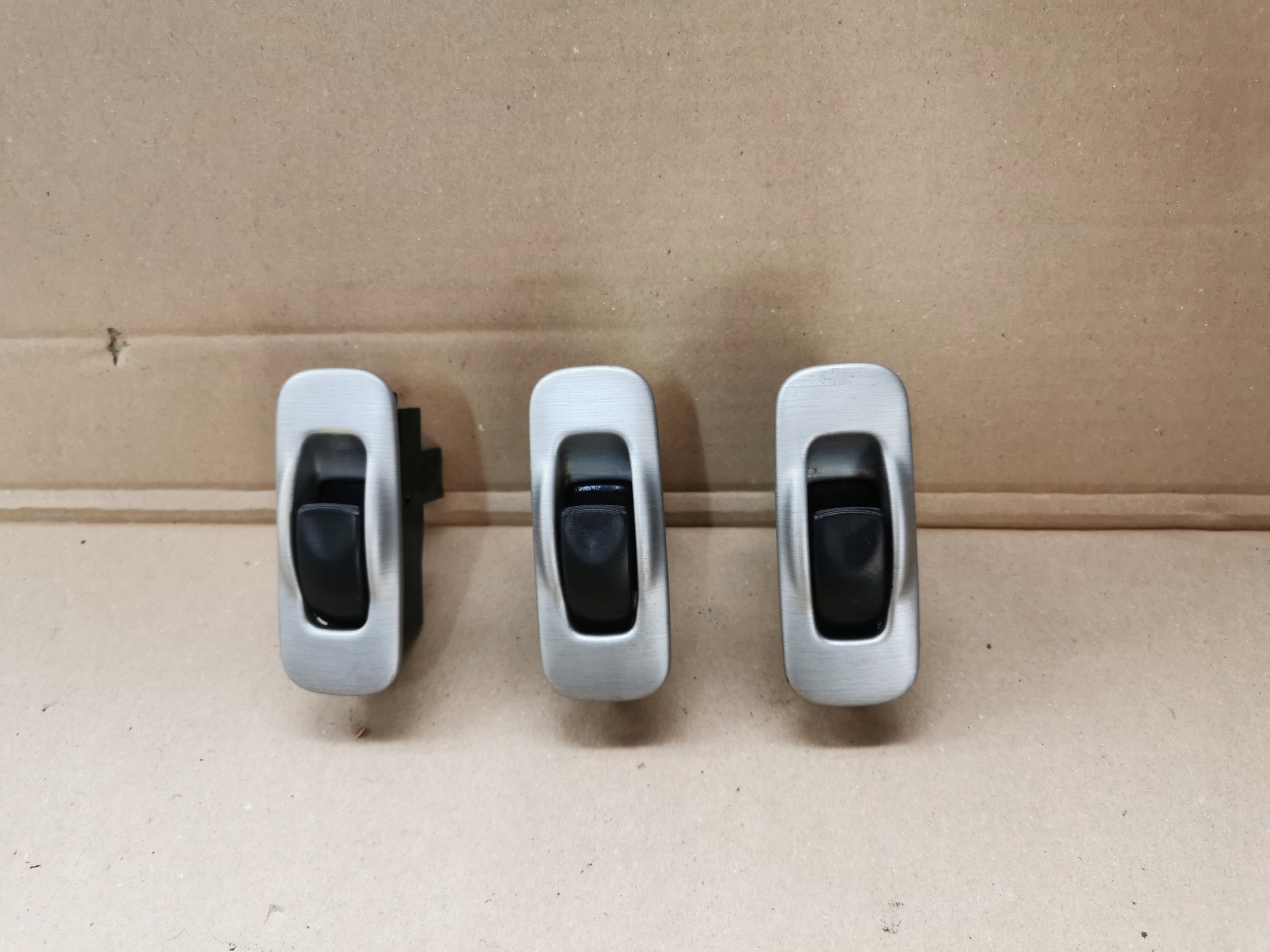 SPACE STAR przelacznik szyby przod tyl przedni