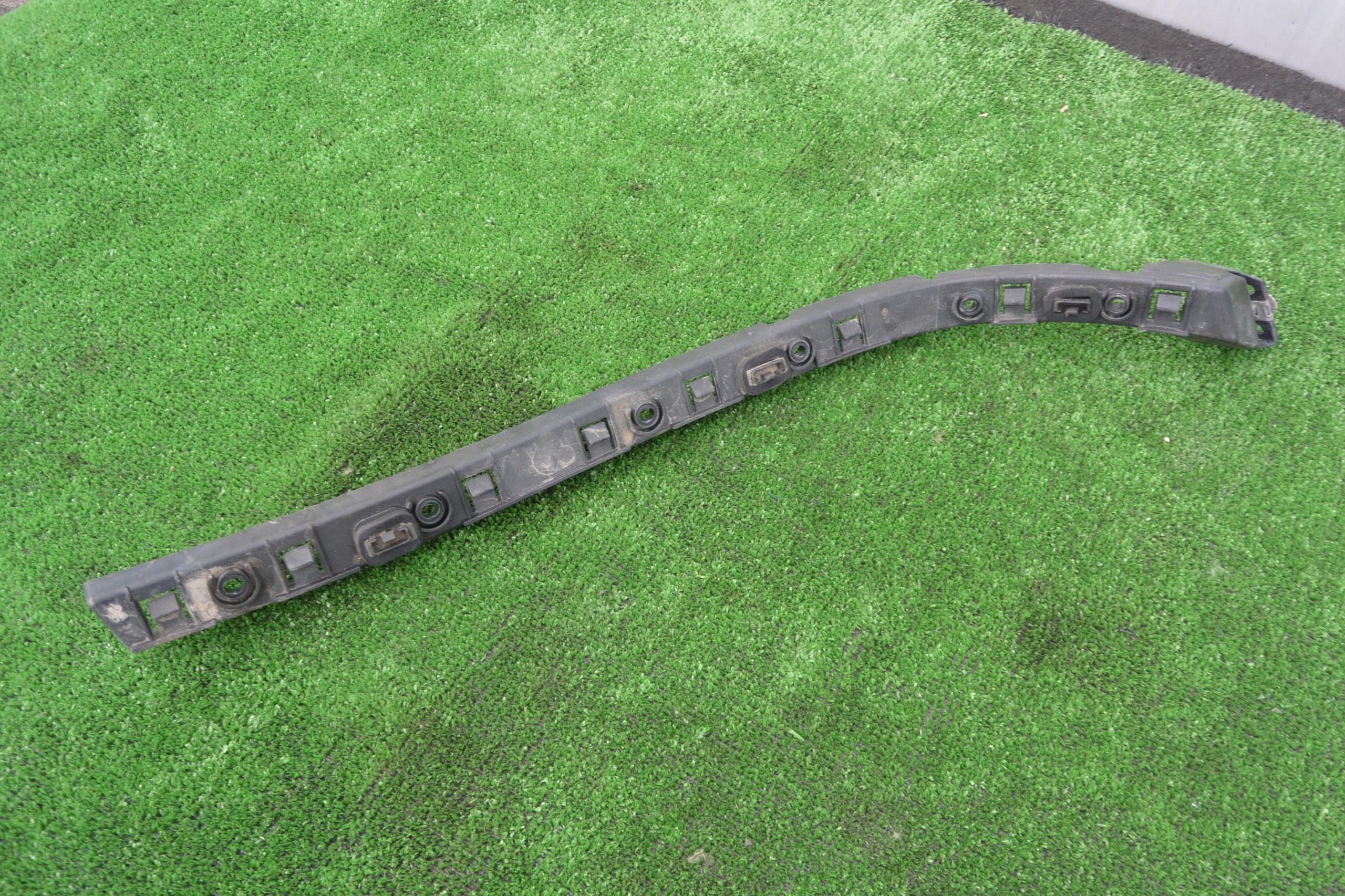 SLIZG ZDERZAKA PRAWY TYL MASERATI QUATTROPORTE VI Installation side Rear