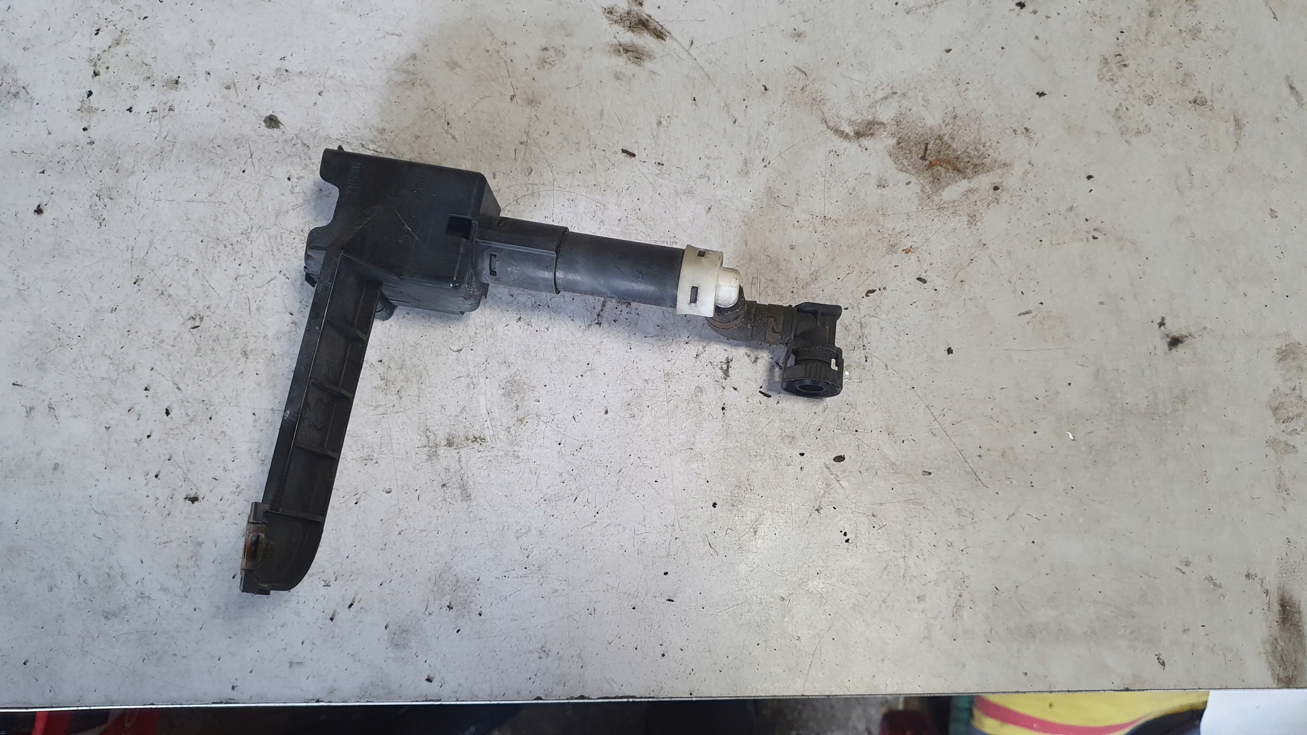 Омивач лампи правий Lexus IS II 78535