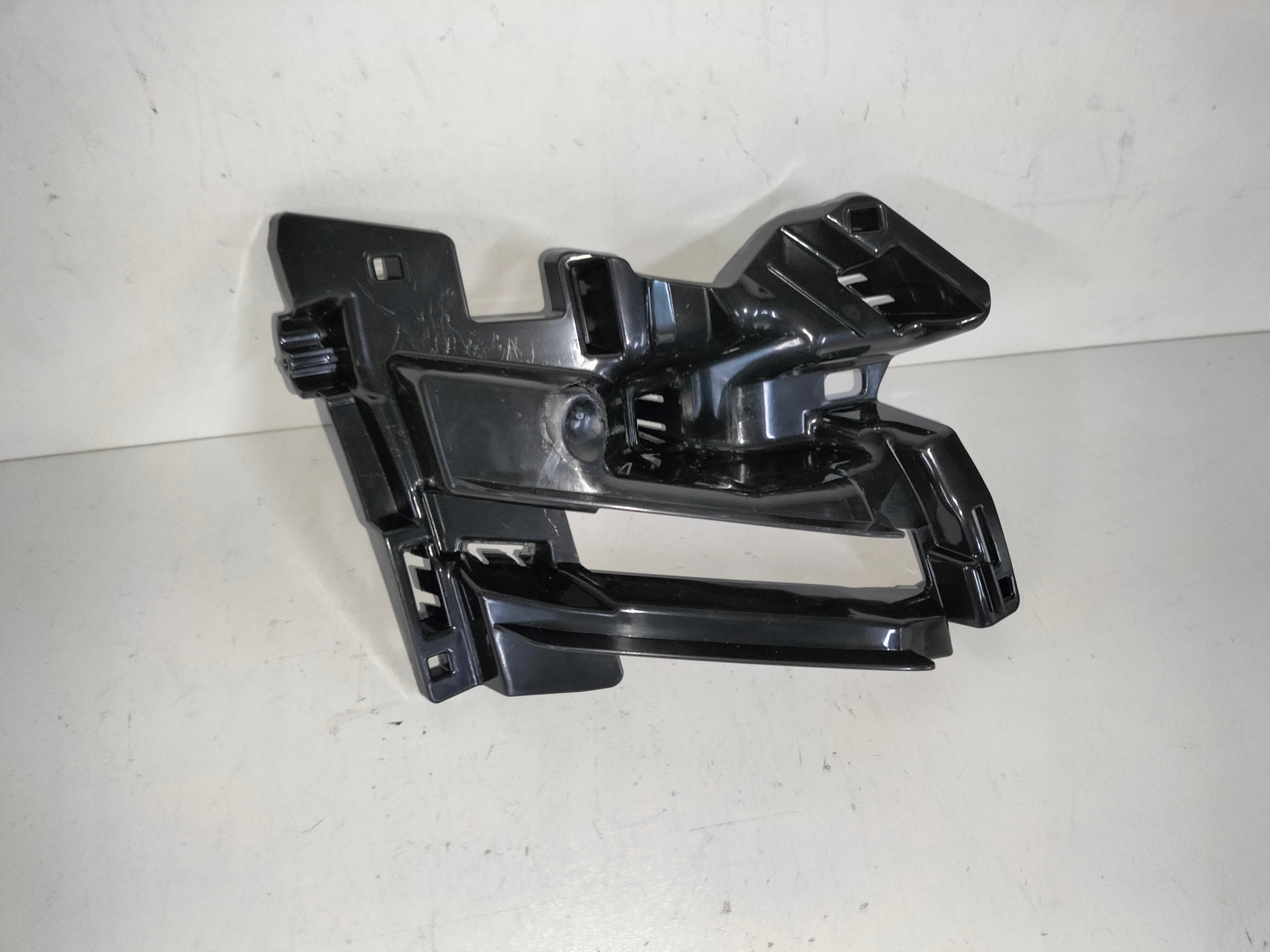 support holder of a bumper front left SKODA KODIAQ 16- below atrape