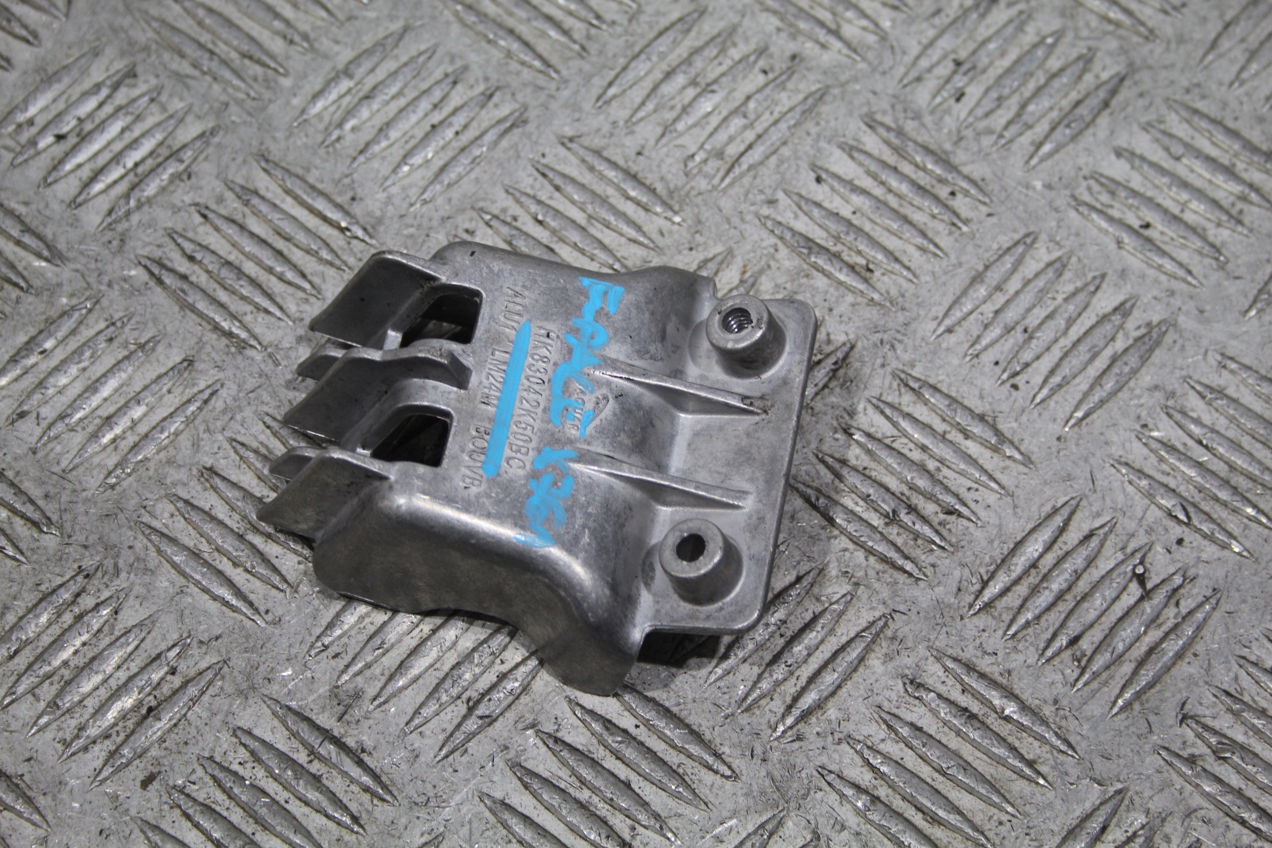 SUPPORT SUPPORT PLAQUE JAGUAR F-PACE X761 HK83-042K50-BC