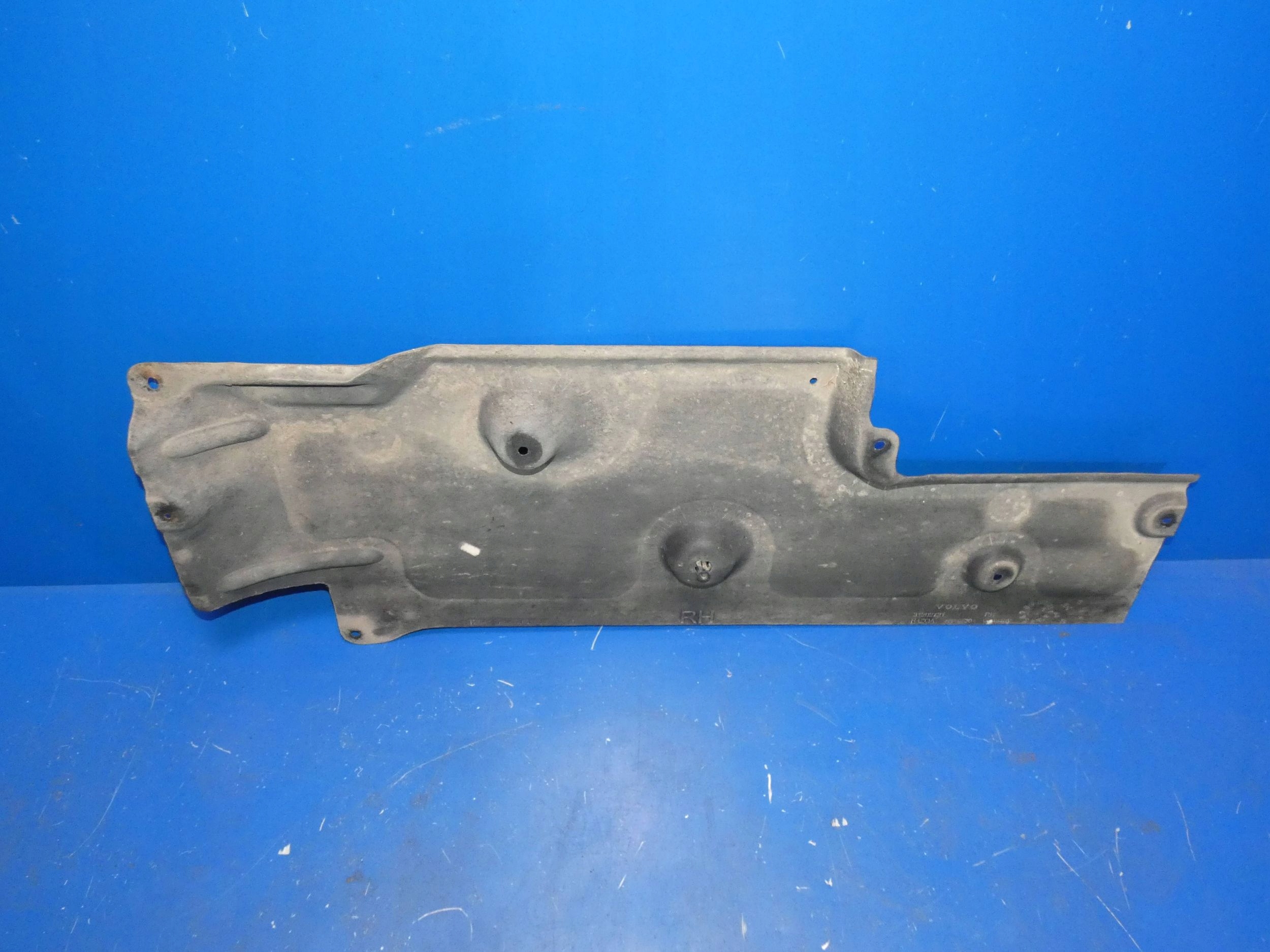 VOLVO V60 and S60 II cover chassis lower right