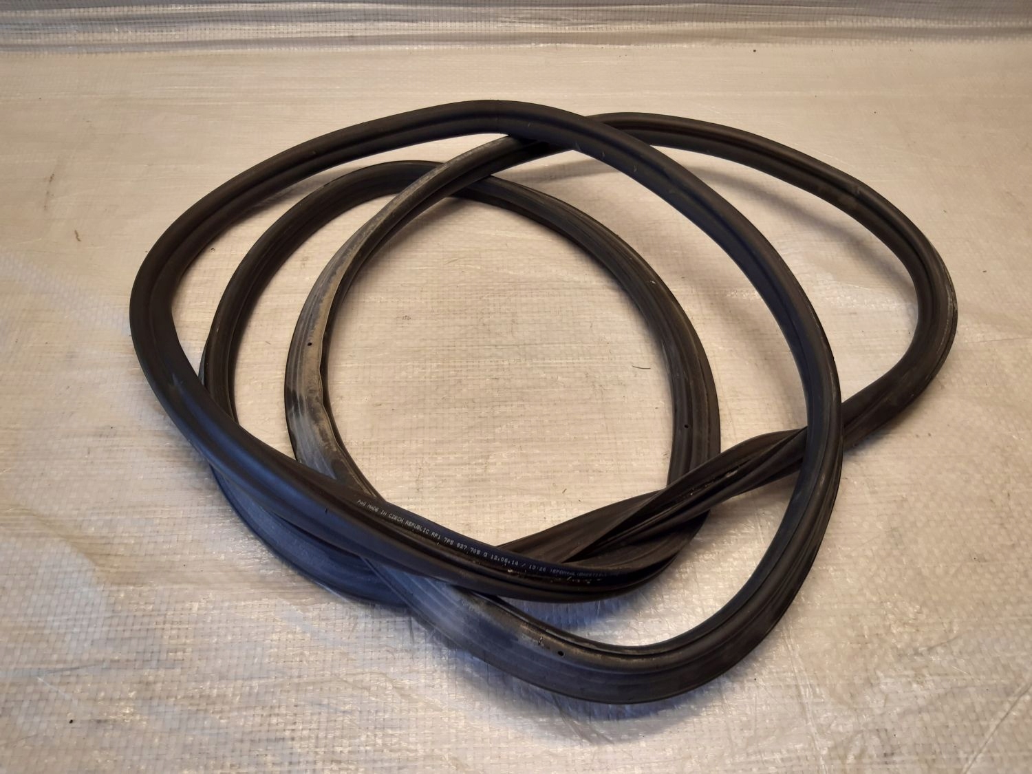 7P5827705 - PORSCHE CAYENNE 7P5 ПРОКЛАДКА КРИШКИ БАГАЖНИКА