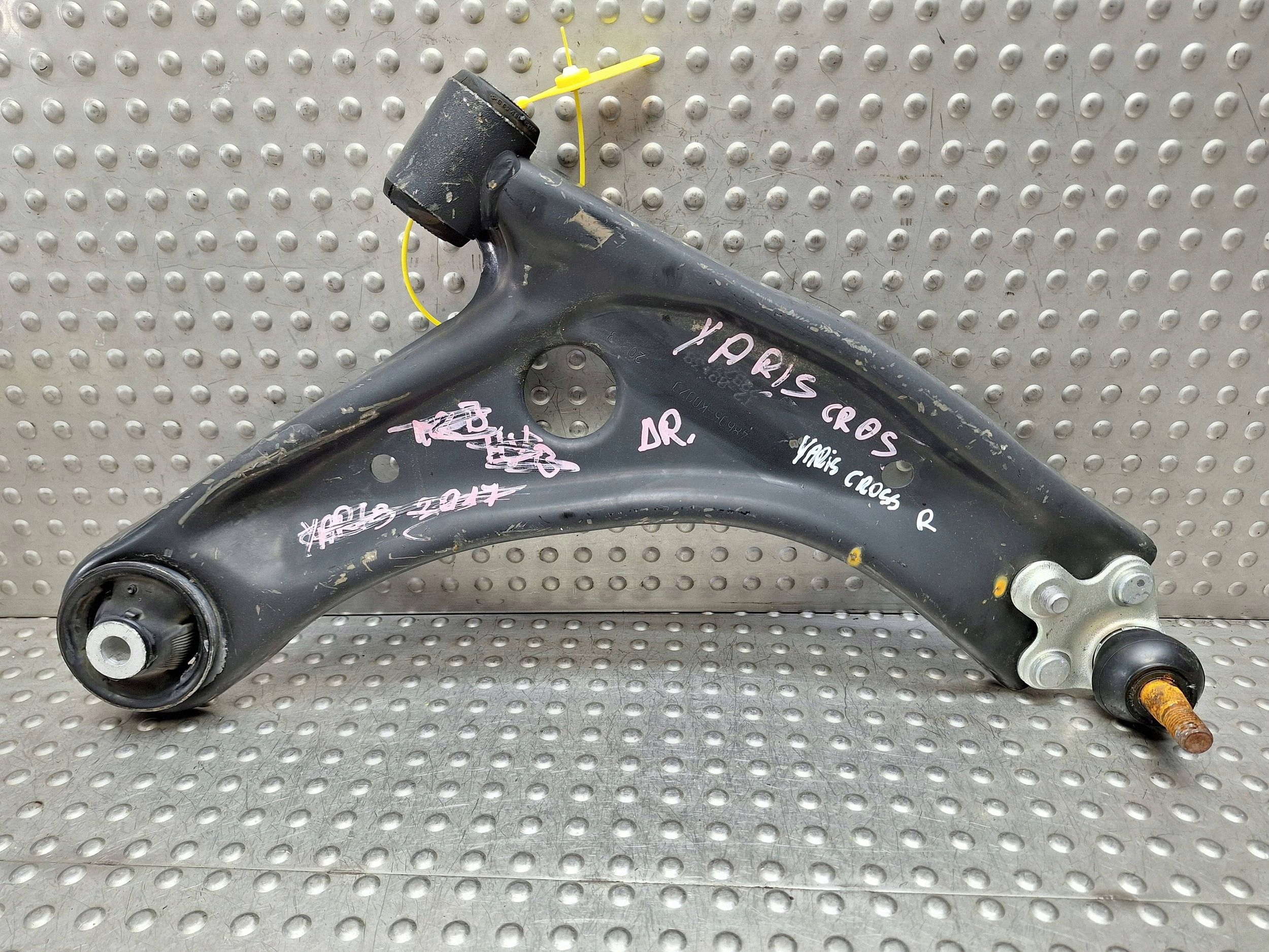 arm right front TOYOTA YARIS CROSS 48605-K0020