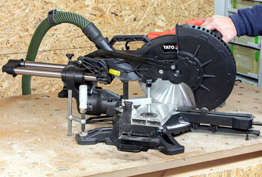 YATO PIŁA UKOSOWA KAPÓWKA UKOŚNICA DO DREWNA STALI 255MM 1800W 2 BIEGI Waga urządzenia 12.4 kg