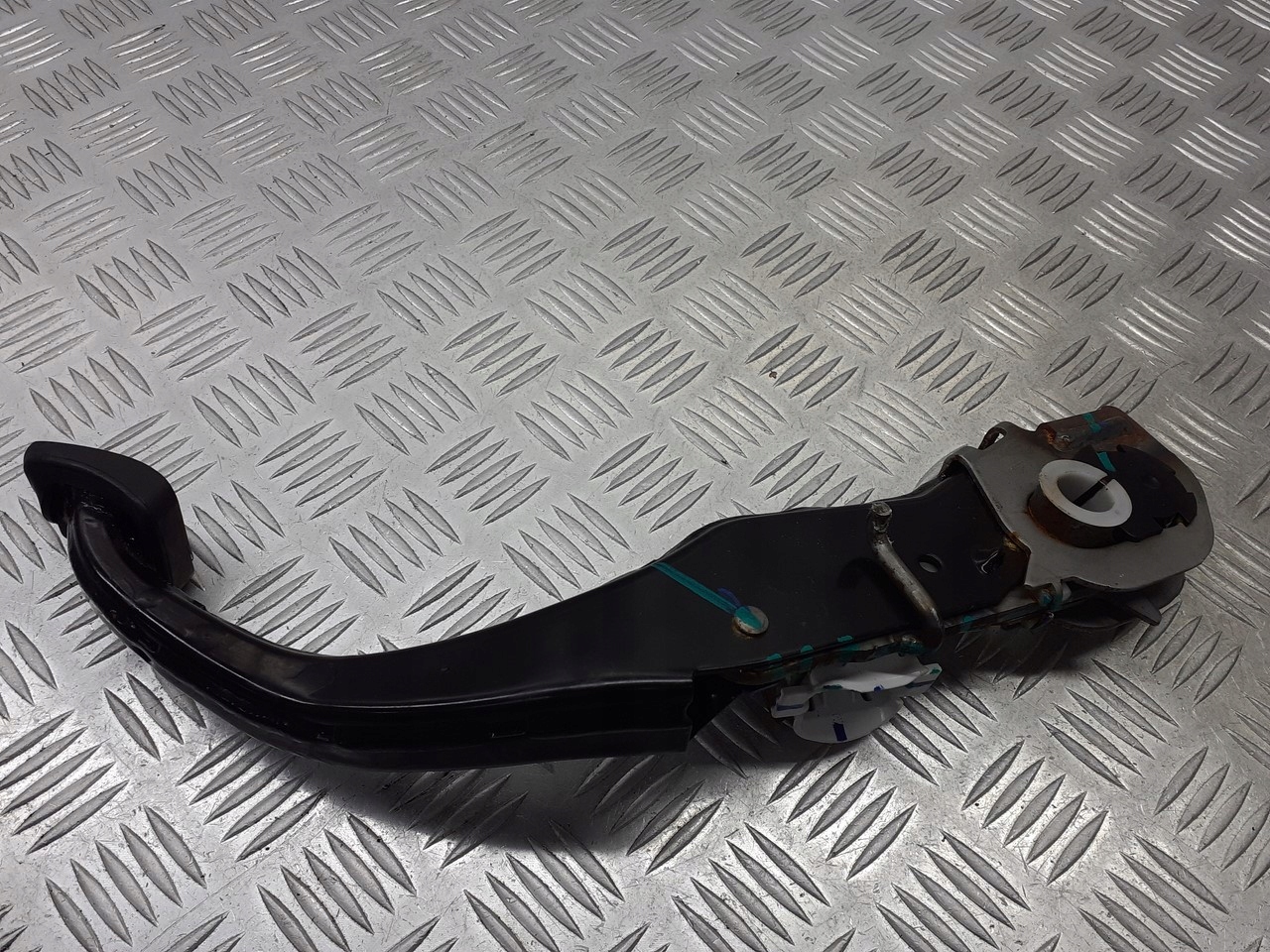 педаль тормоза opel MOKKA 1.6