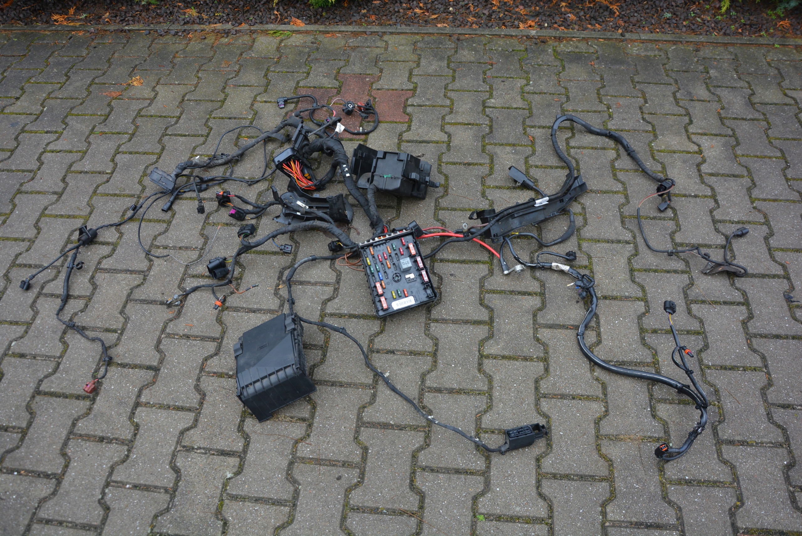 WIĄZKA KOMORY SILNIKA PASSAT B7 2.0 TDI CFF