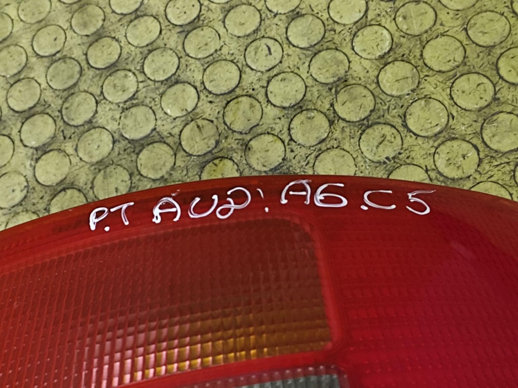AUDI A6 C5 KOMBI light right rear part 4B9945096D