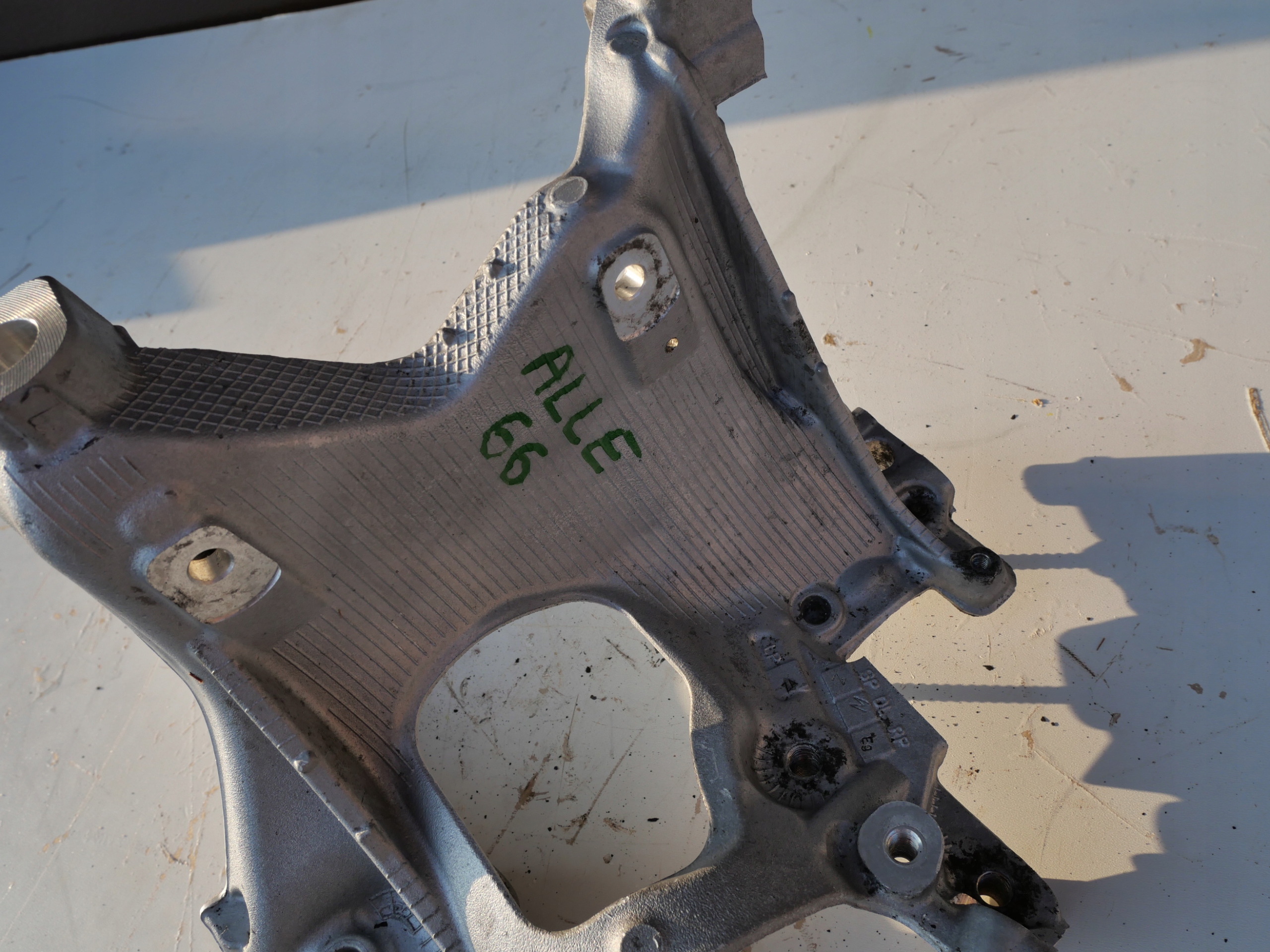 AUDI A4 B9 A5 8W right holder SANEK springing 8W0399296E
