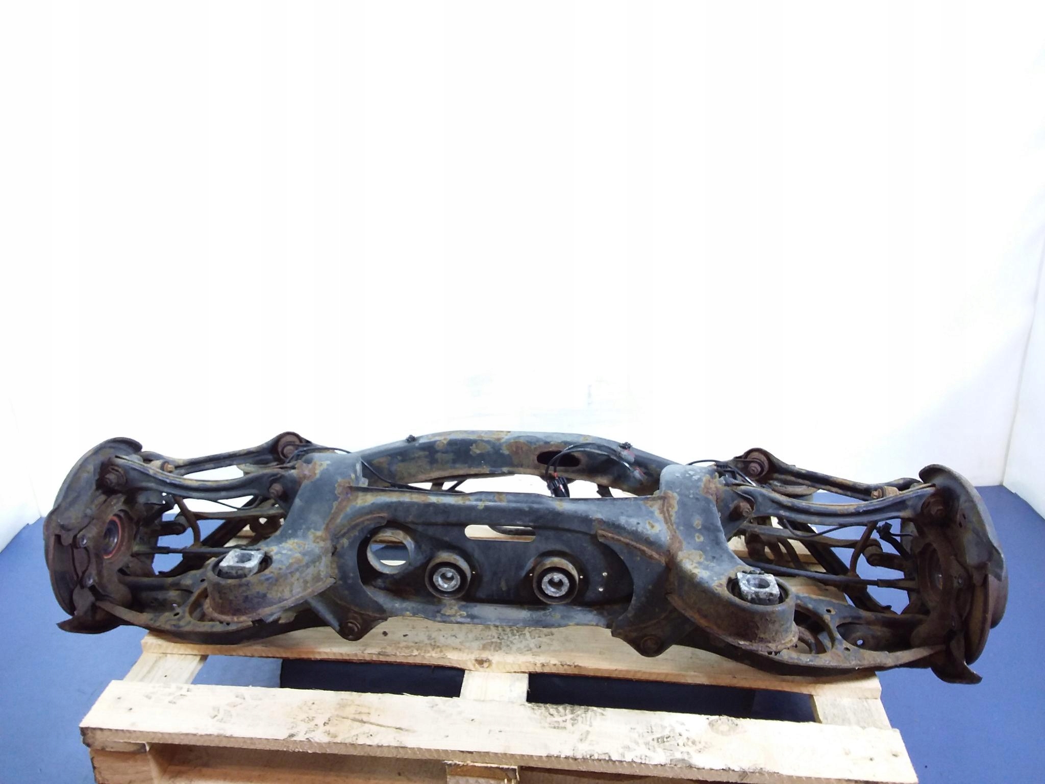 MERCEDES CLK W209 1.8 BELKA OŚ ZAWIESZENIA TYŁ