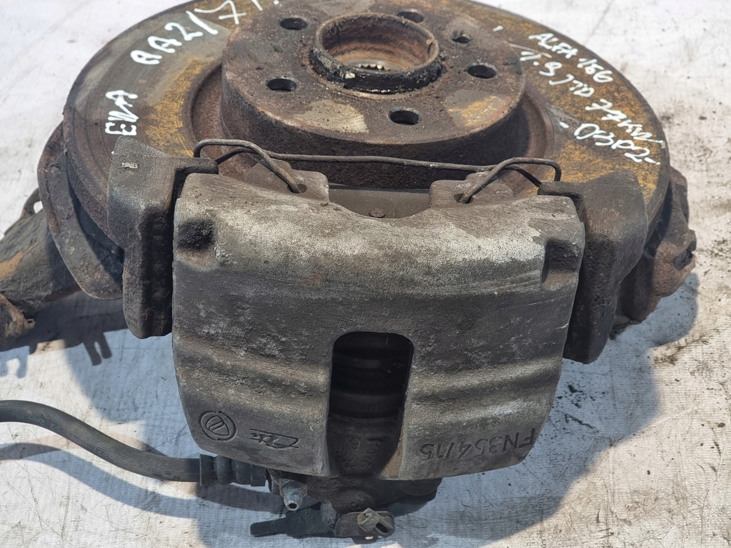 swing caliper left front ALFA ROMEO 156 1.9 JTD 77kW 99r