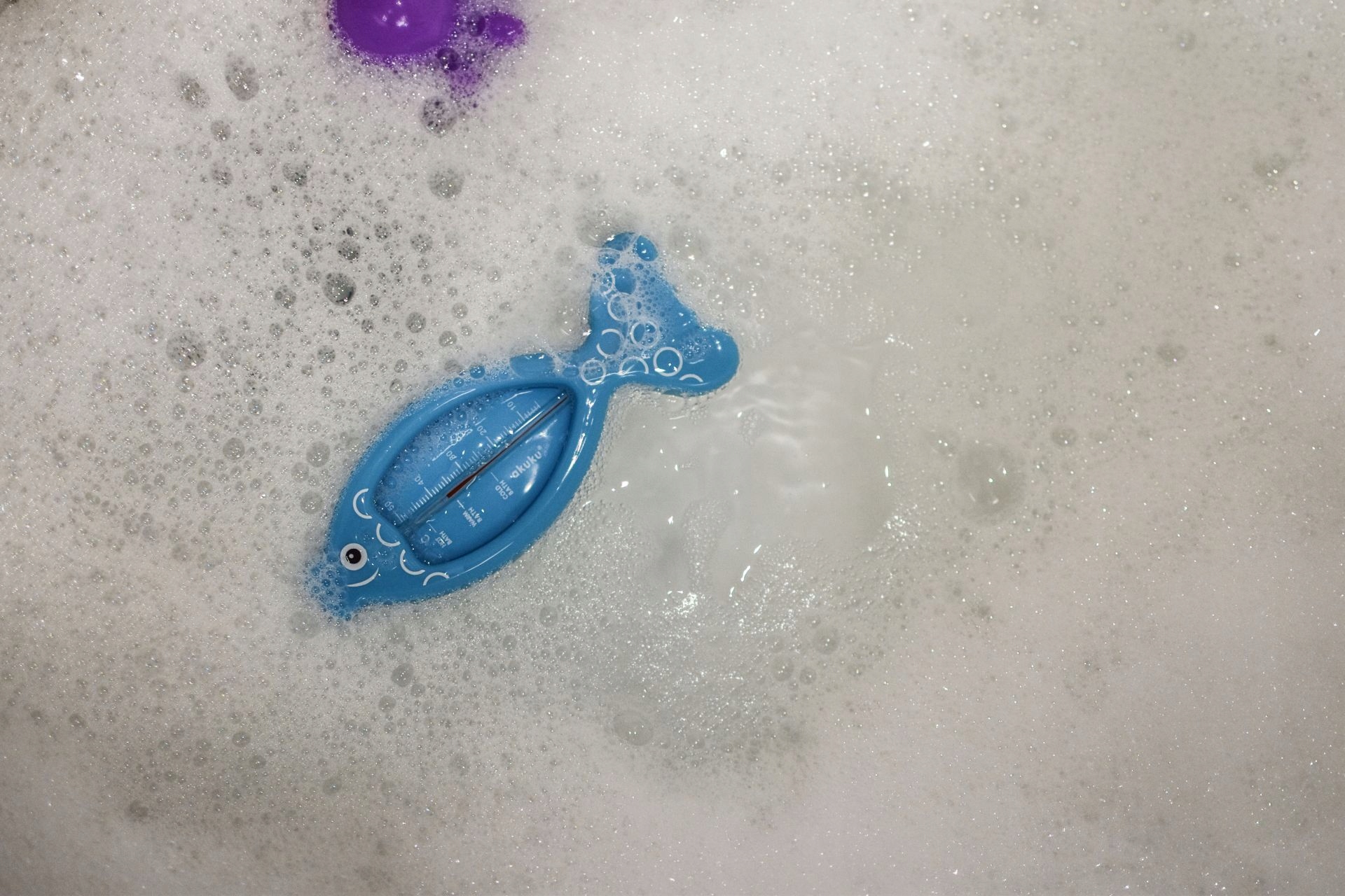 AKUKU PŁYWAJĄCY TERMOMETR DO KĄPIELI BEZRTĘCIOWY Kod producenta A0395