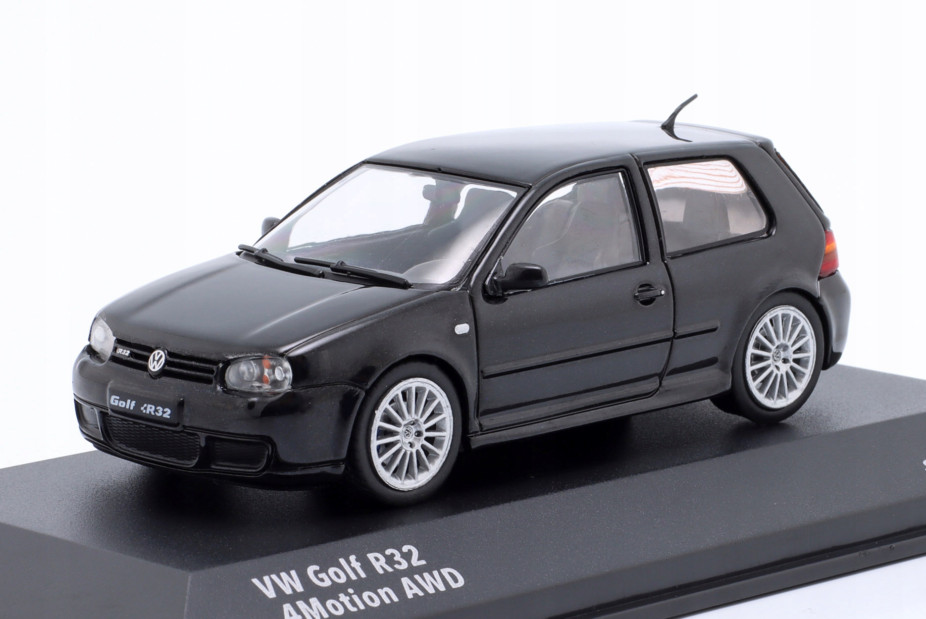 Volkswagen Vw Golf IV 4 R32 4Motion Awd 2003 Black Magic Solido 1:43 Model