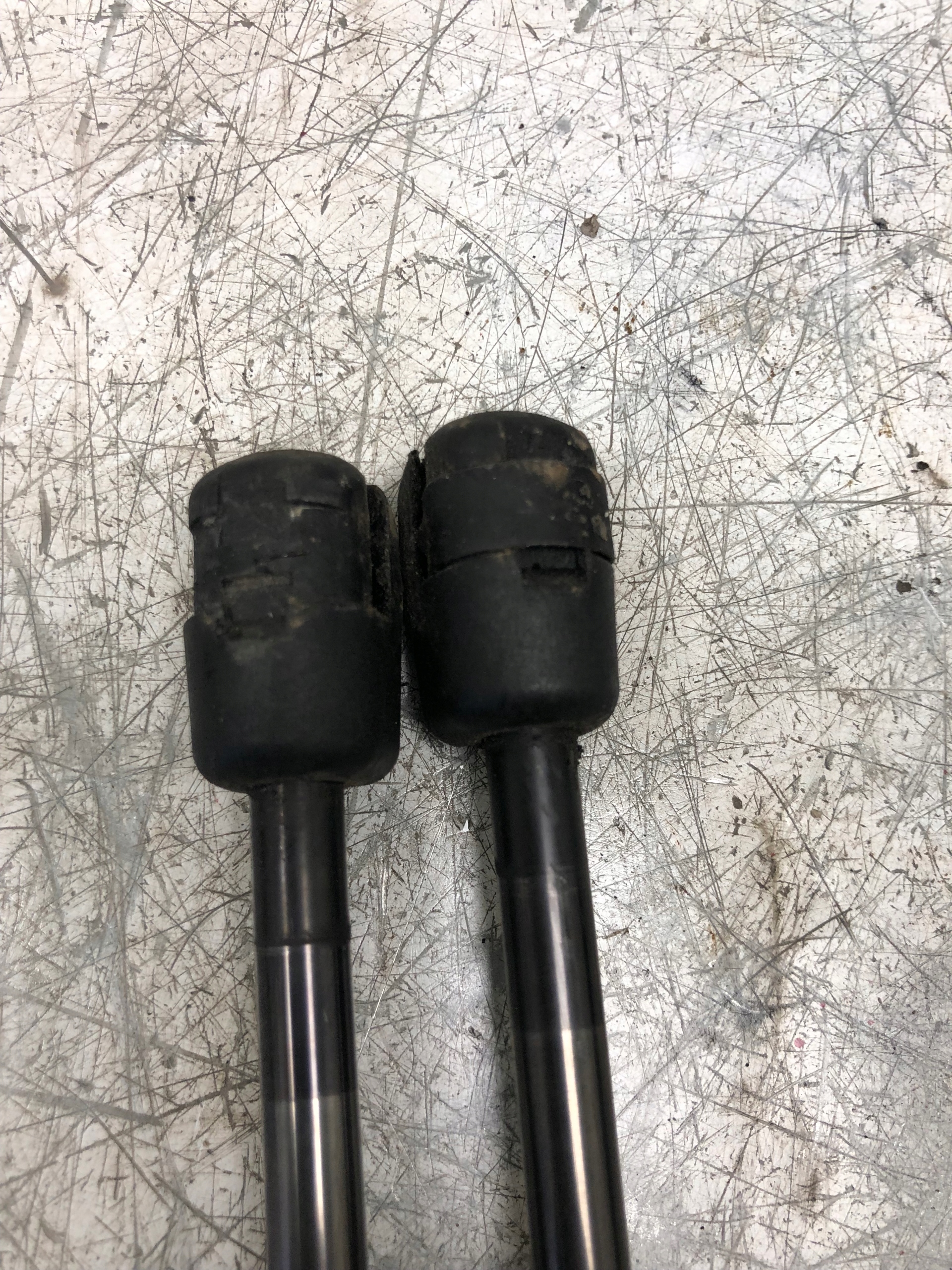 SILOWNIKI bonnet SEAT LEON III 5D HB 5F4827550A