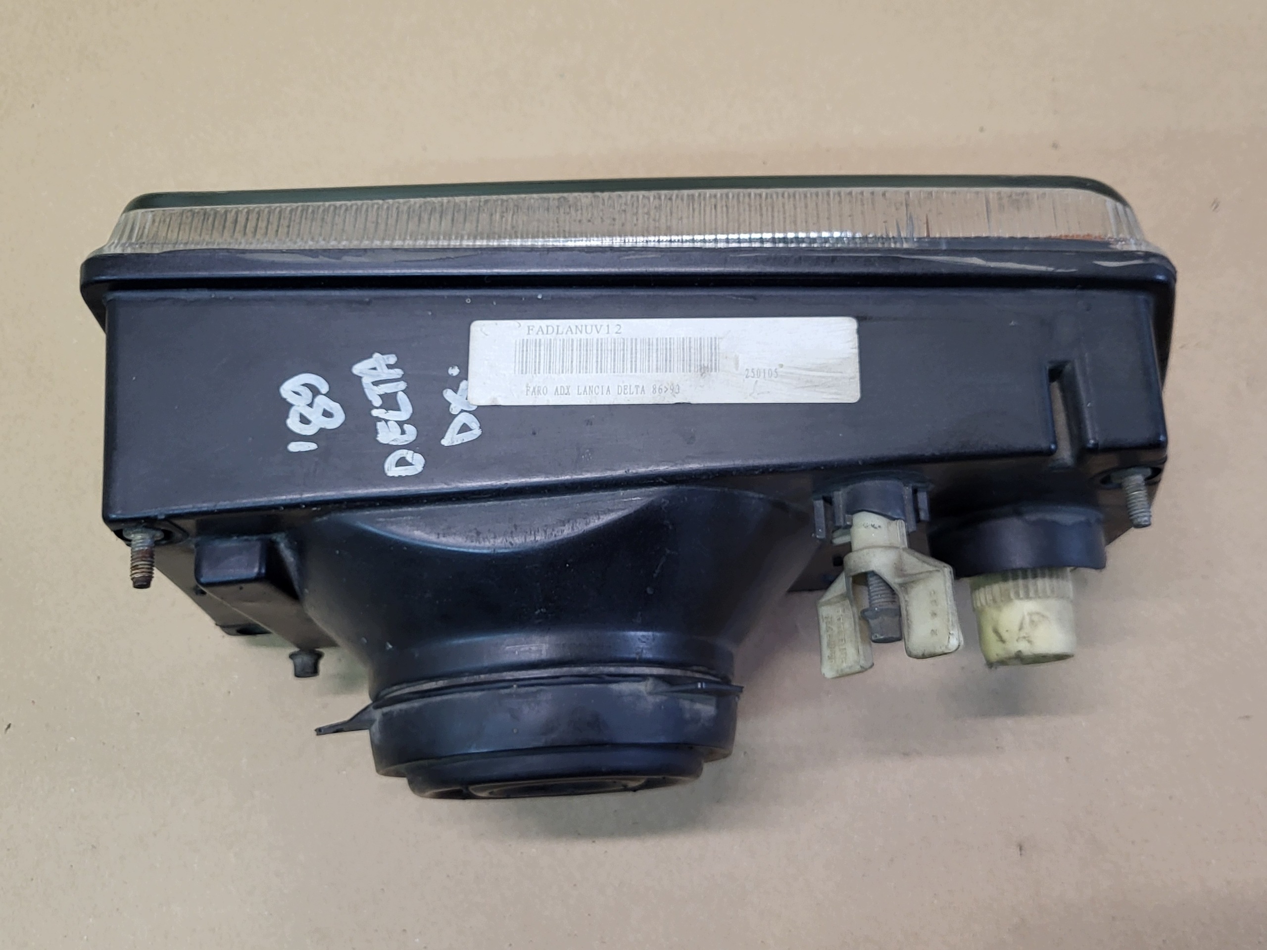 light right front REFLEKTOR CARELLO H4 LANCIA DELTA 86-93r. original EUROPA