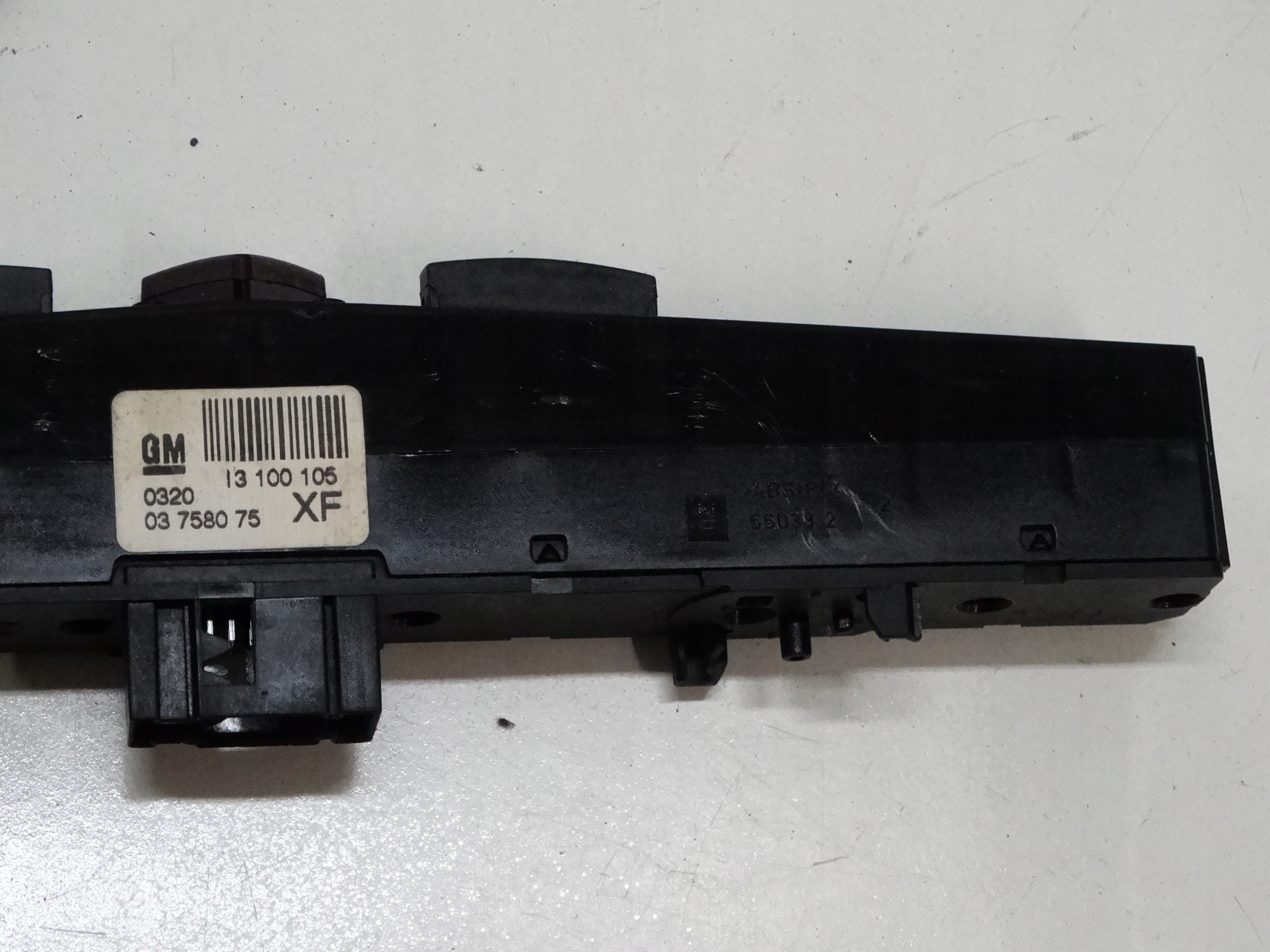 interruttore luci Luci di emergenza OPEL ASTRA H 13100105