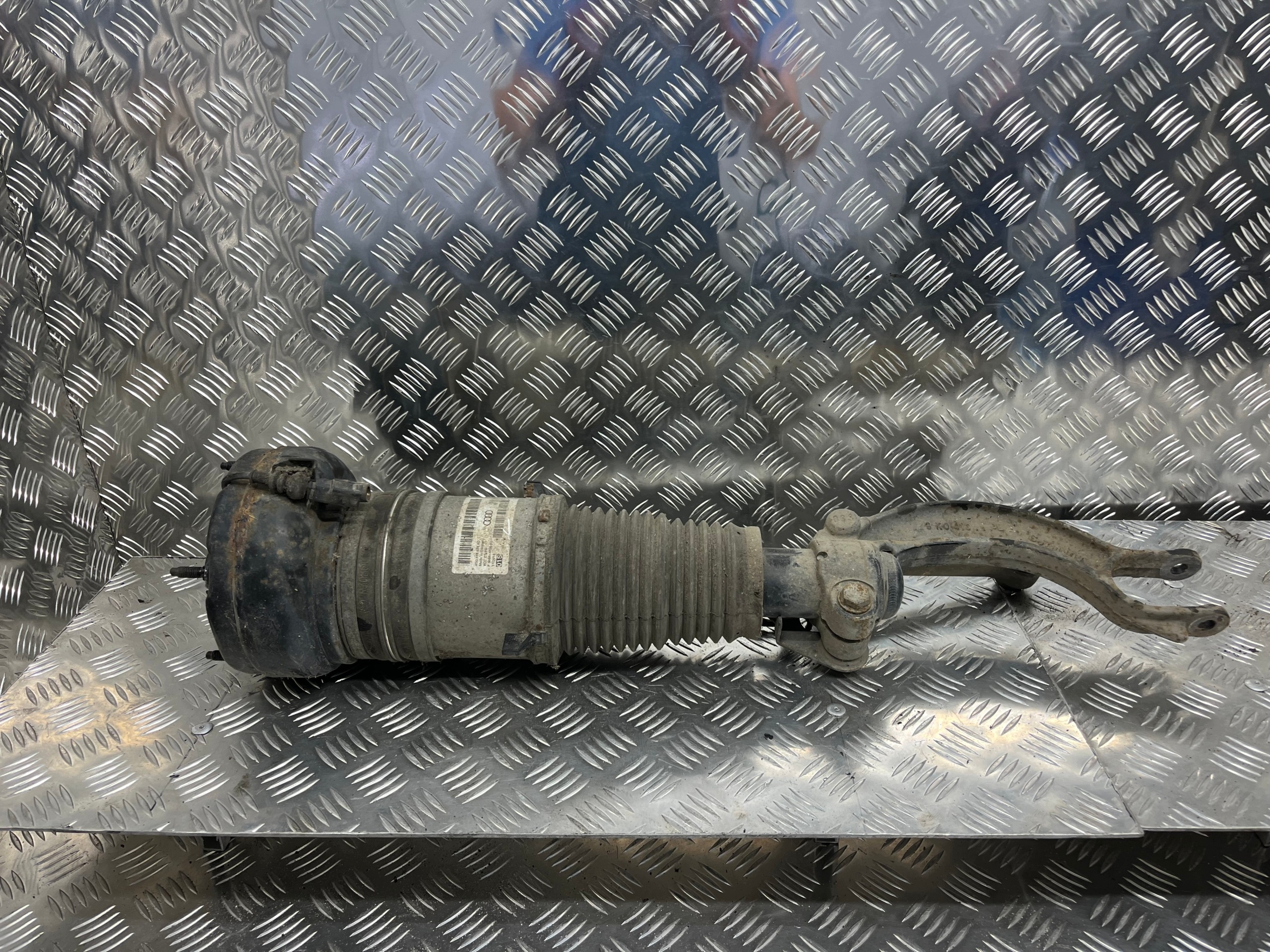 MCPERSON right front front AUDI A6-C7 4G0616039AD