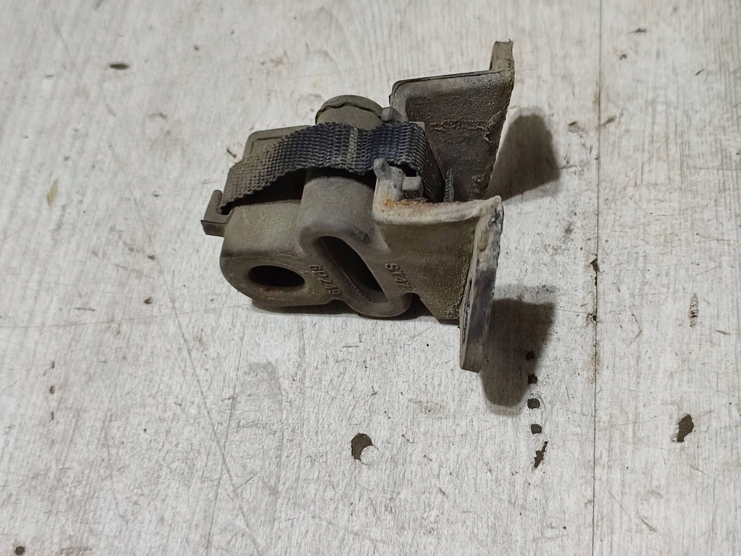 Peugeot 2008 II 2020 holder / bracket tlumika