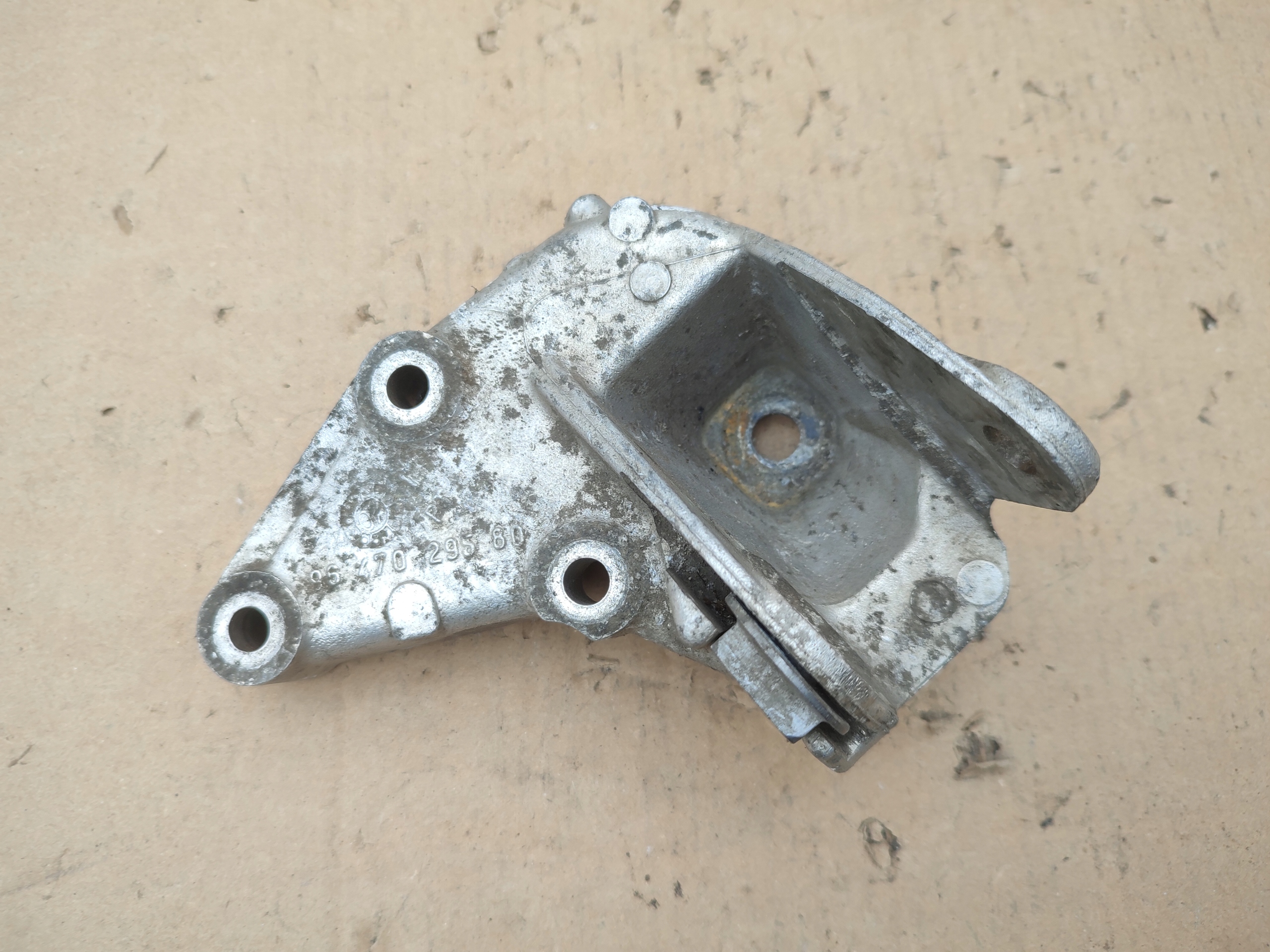 engine mount PEUGEOT 407 2.0 16V 9647029580