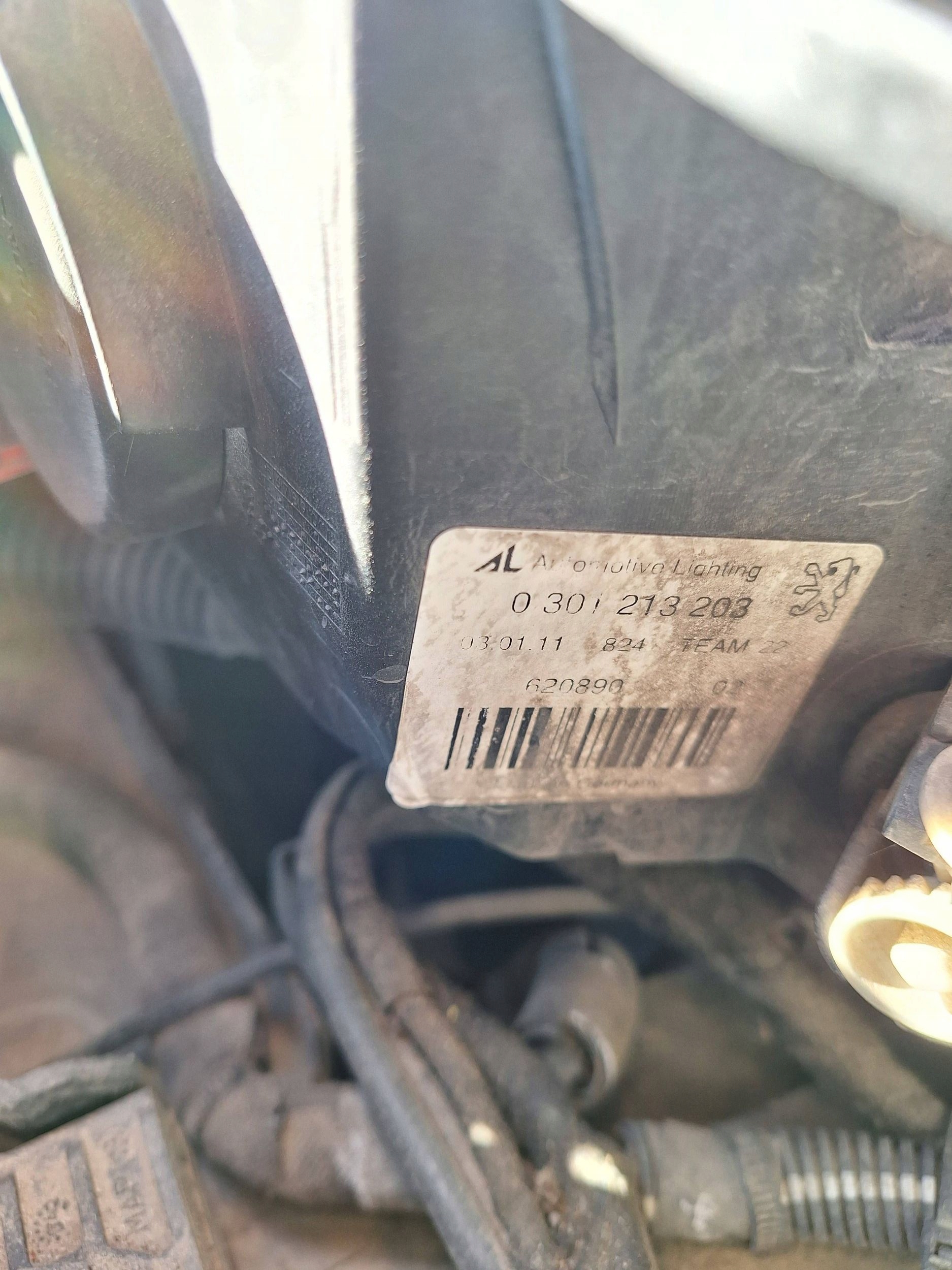 Peugeot 407 6E 6D 0301213203 REFLEKTOR left light front left AL