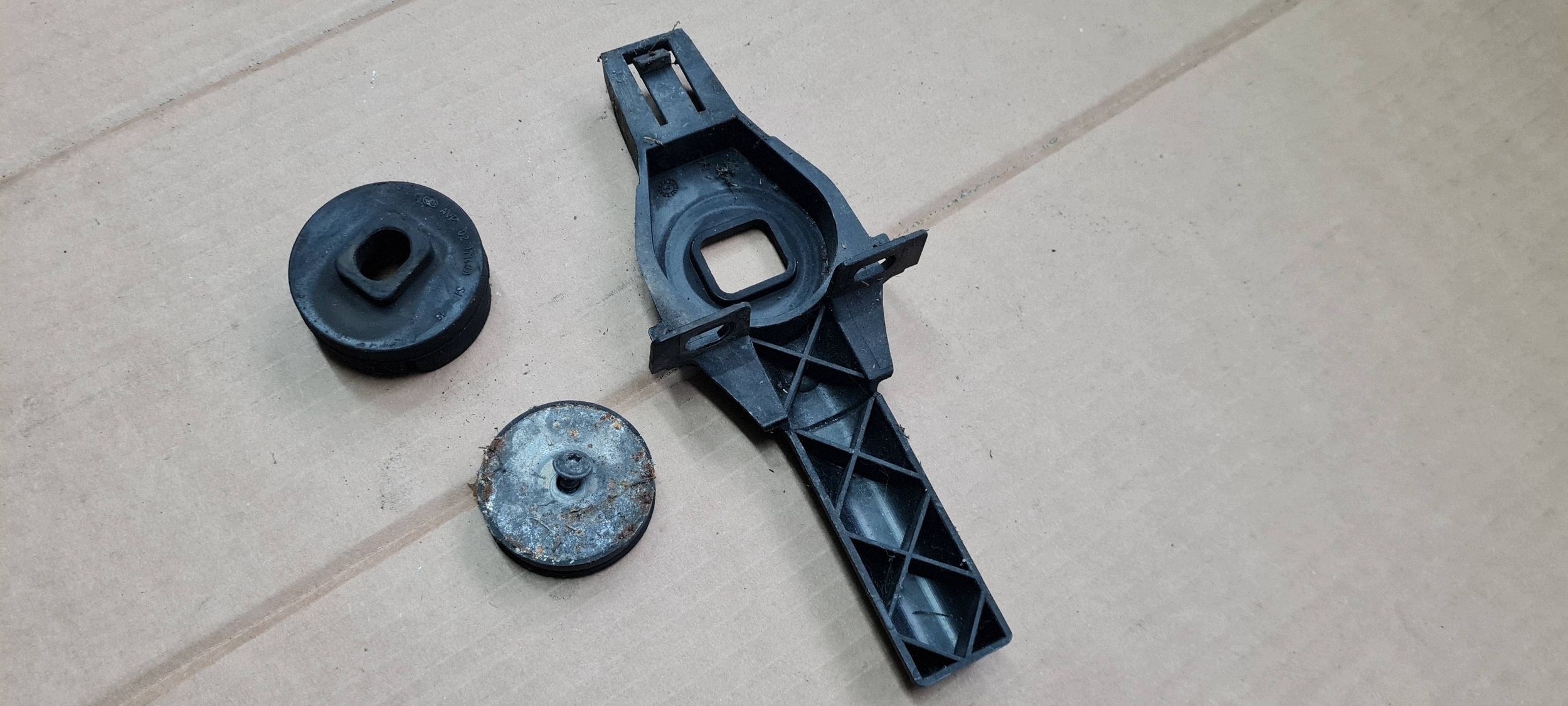 Q5 8R LIFT bracket holder hook radiator A5 A4 B8 8K0805201