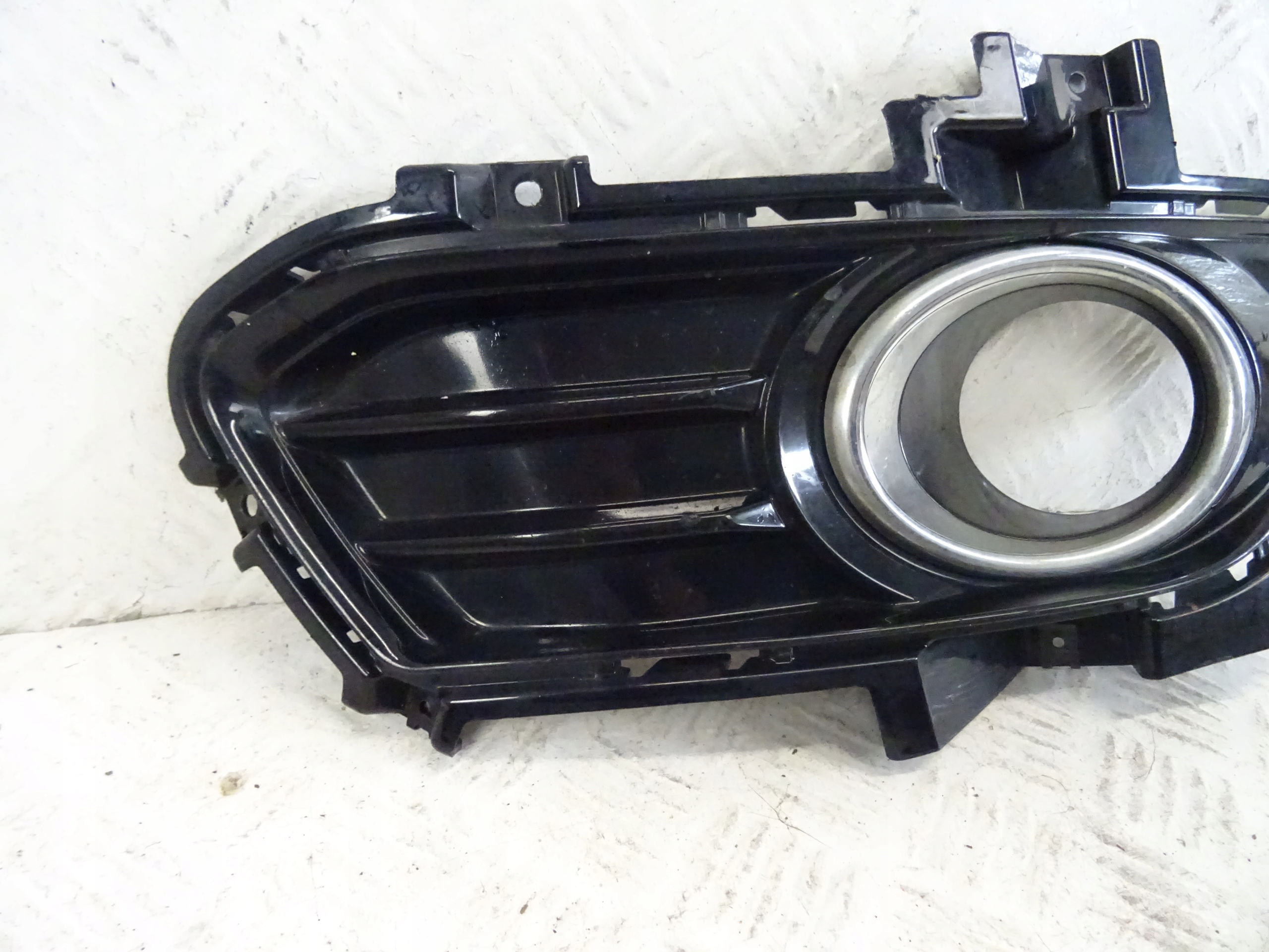 grid of a bumper front front right FORD MONDEO MK5 DS73-19952-L