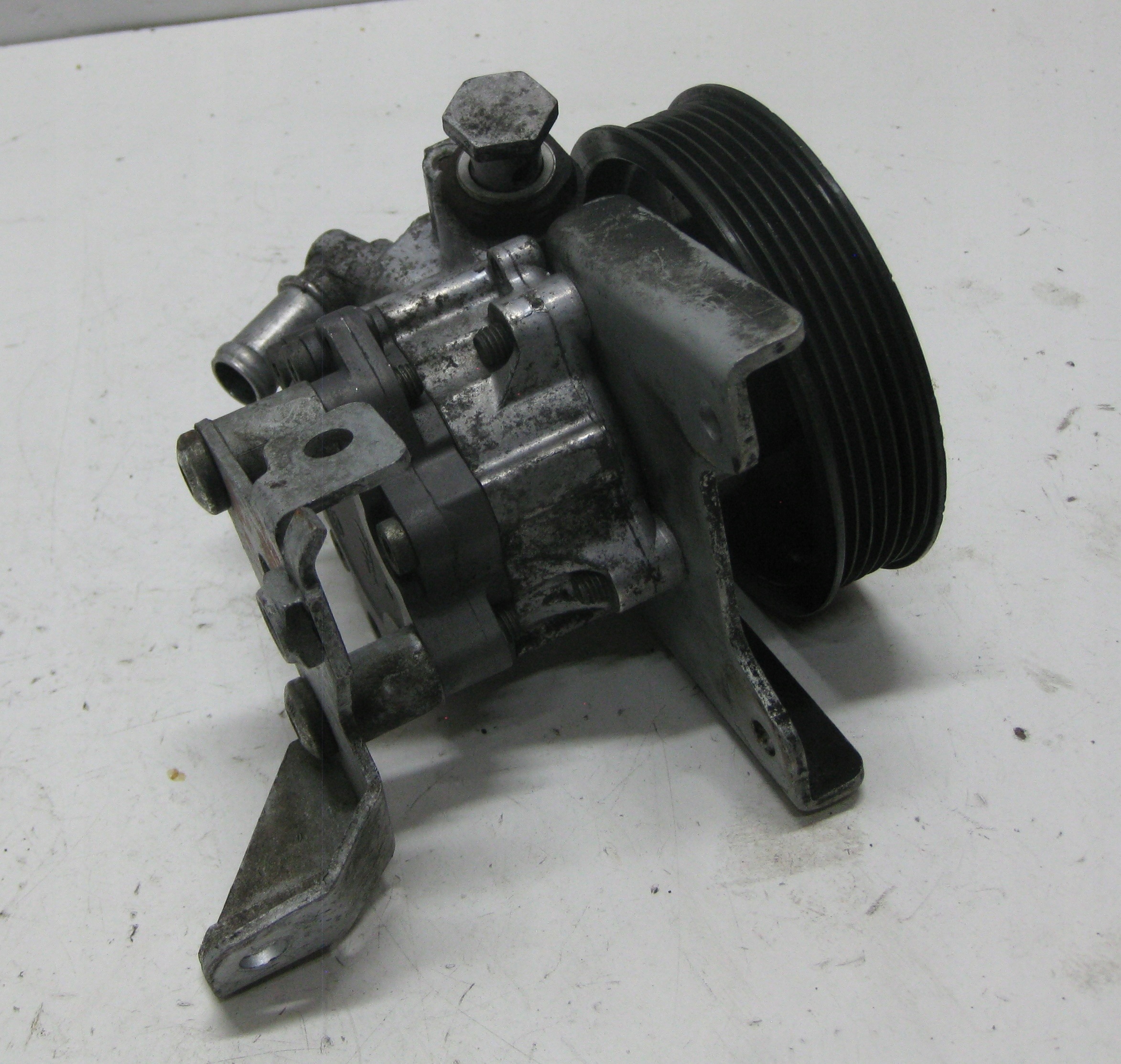 BMW 5 E60 E61 servo čerpadlo 7693974