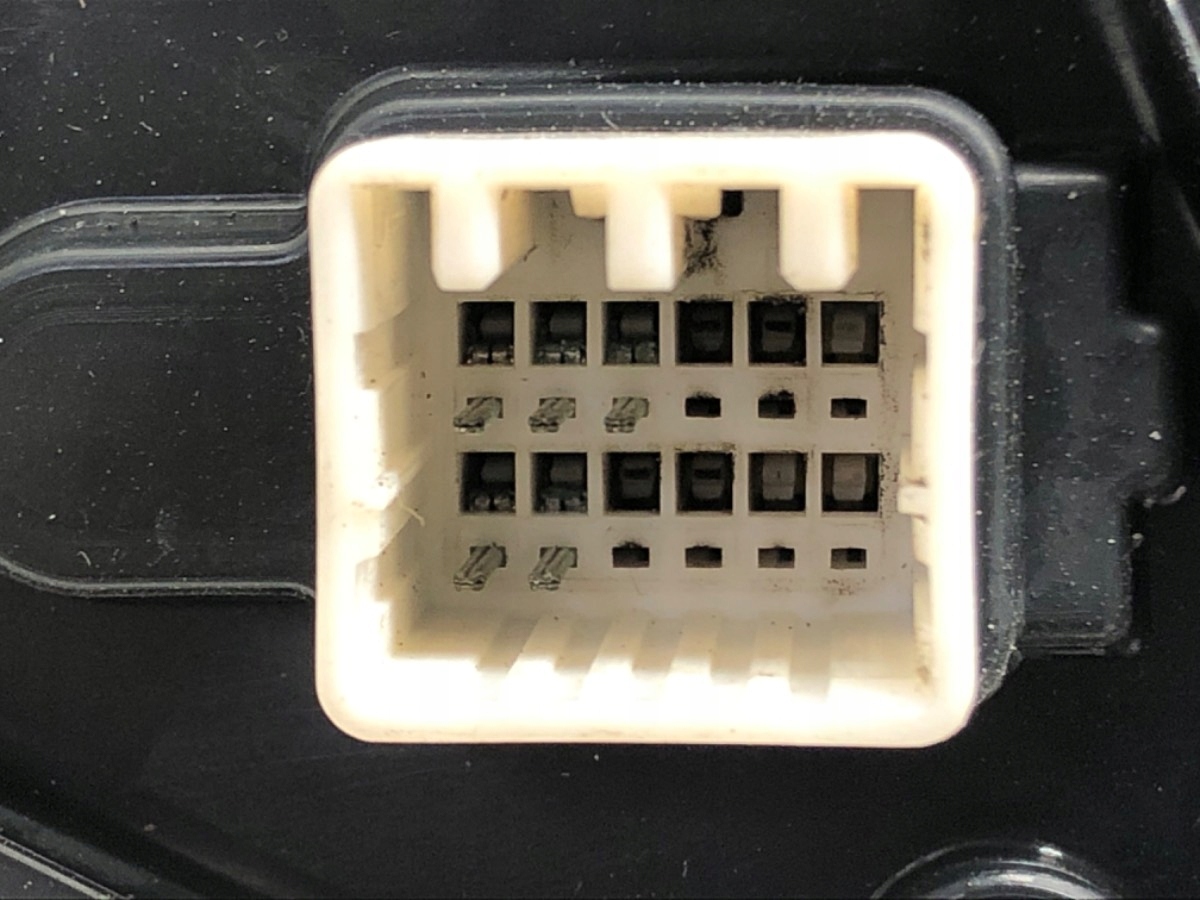 LUSTERKO LEWE KIA SPORTAGE III 09-22 5PIN Powierzchnia malowana