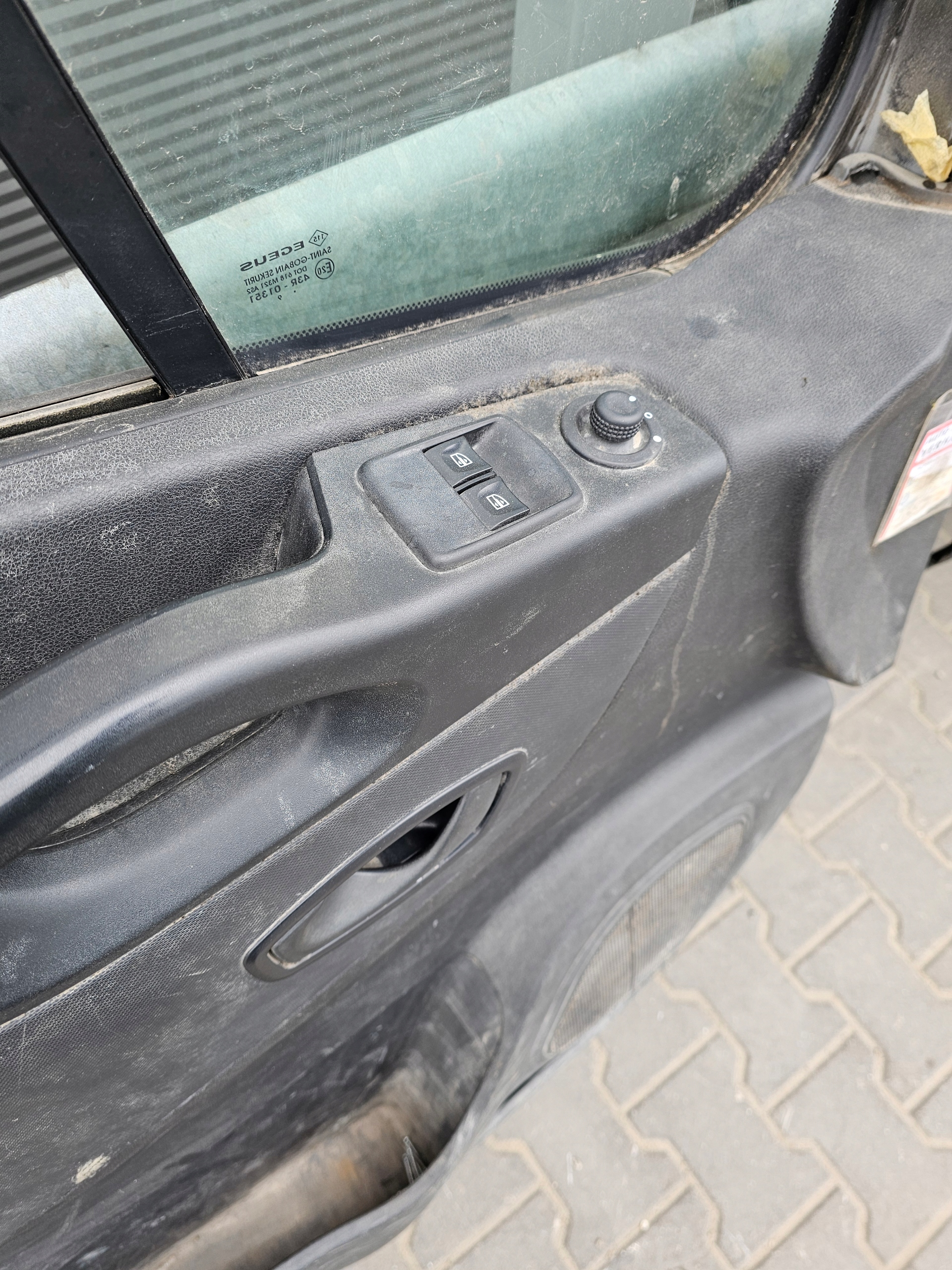 RENAULT TRAFIC III Tür links vorne