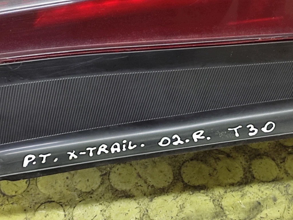 NISSAN X-TRAIL T30 light right rear part
