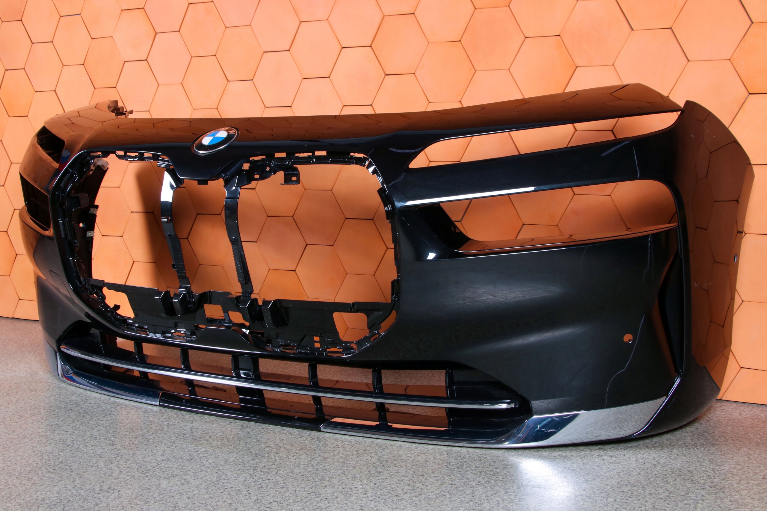 BMW 7 G70 i7 bumper front front colour 475