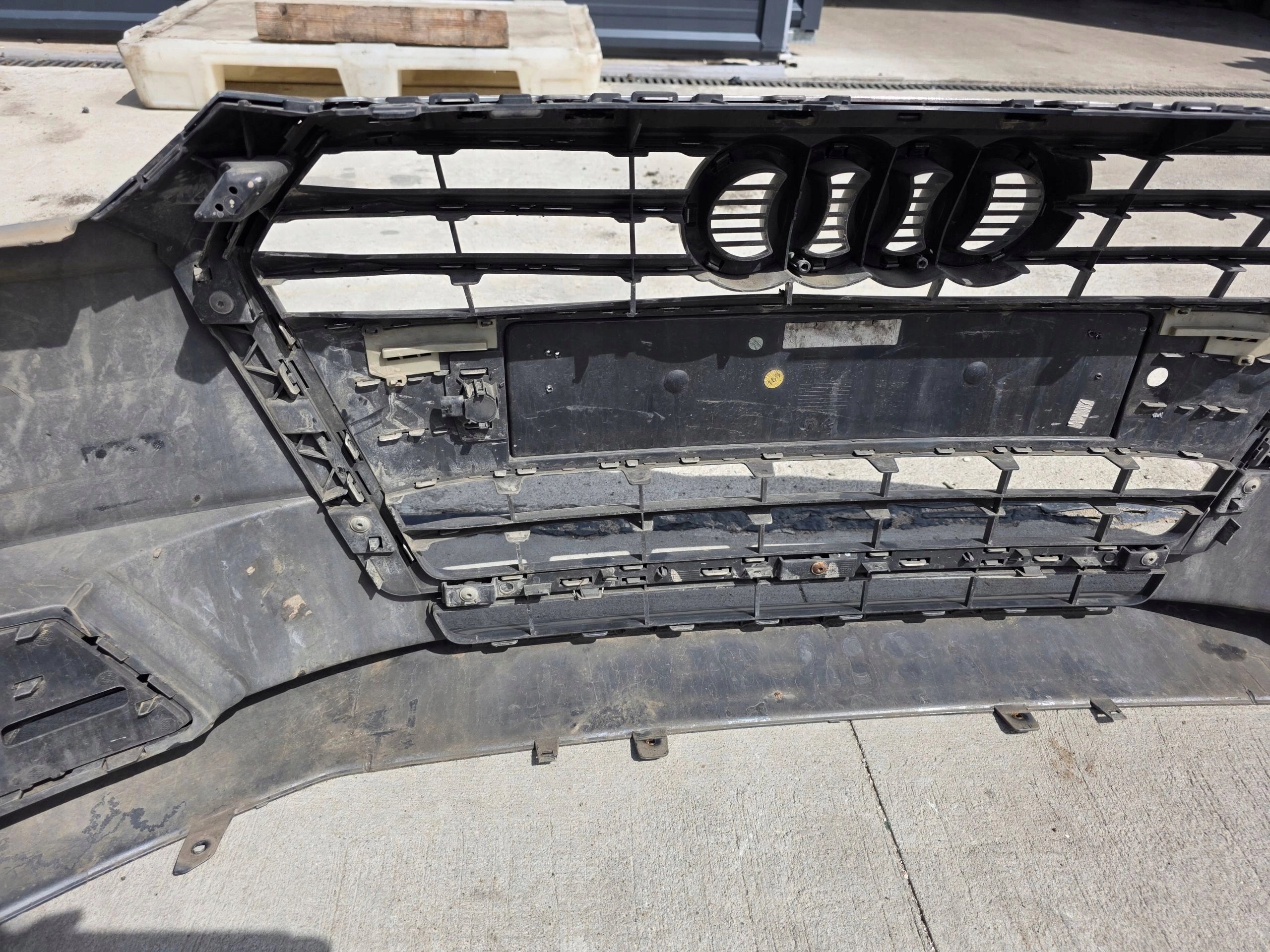 bumper front AUDI A4 B9 2016-2019 ZWYKLY LX7R PDC complete !!!